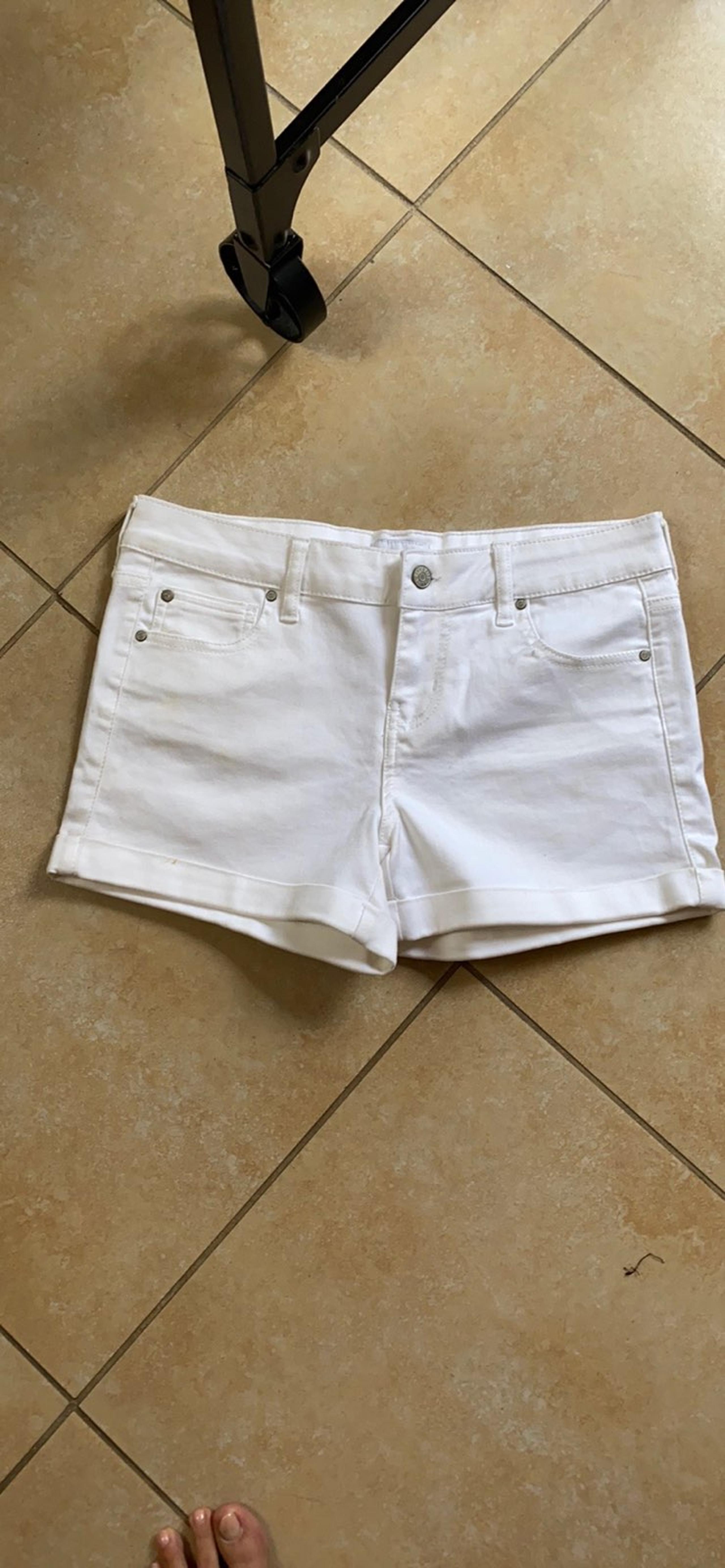 Celebrity pink women’s white shorts