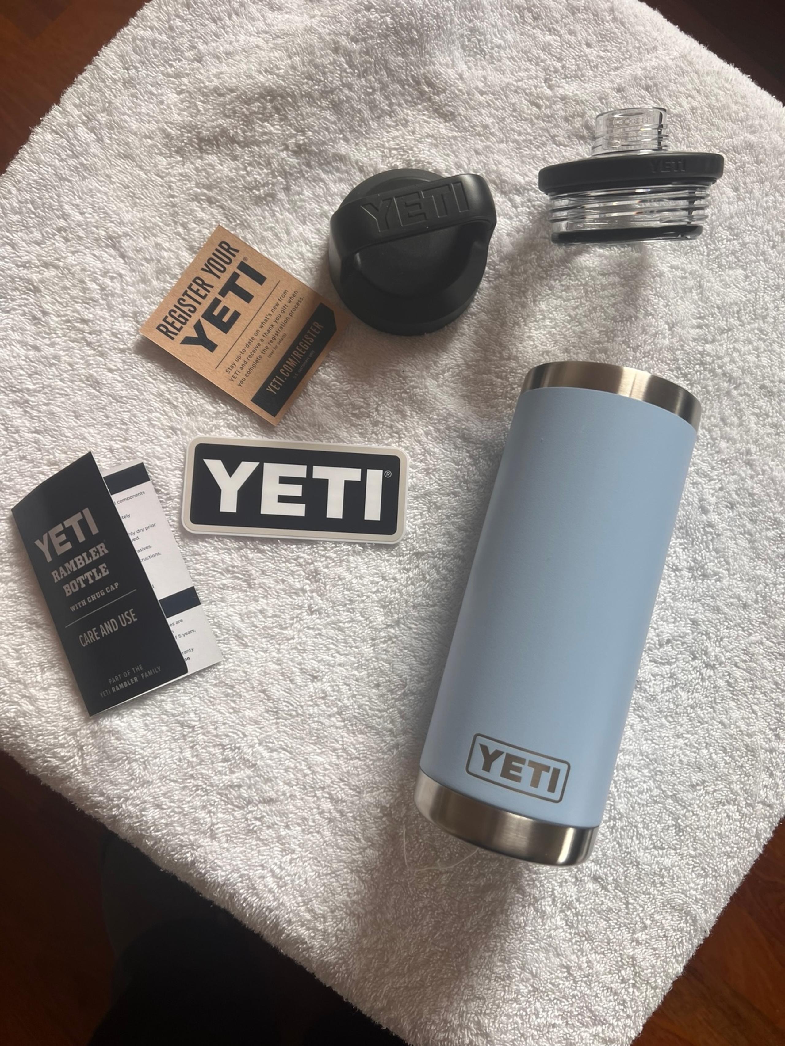 YETI BIG BLUE SKY COLOR 18 oz RAMBLER BOTTLE WITH CHUG CAP- NWT
BIG BLUE SKY COL