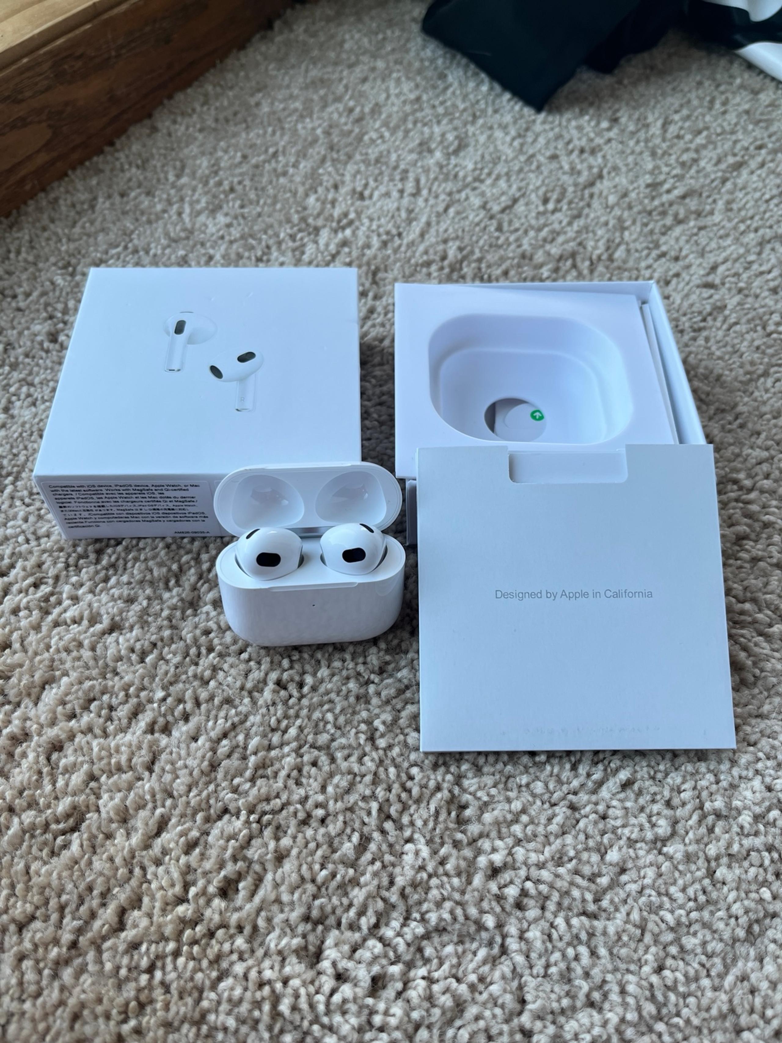 Apple AirPods 3rd Gen W/ MagSafe Charging Case W/ charger