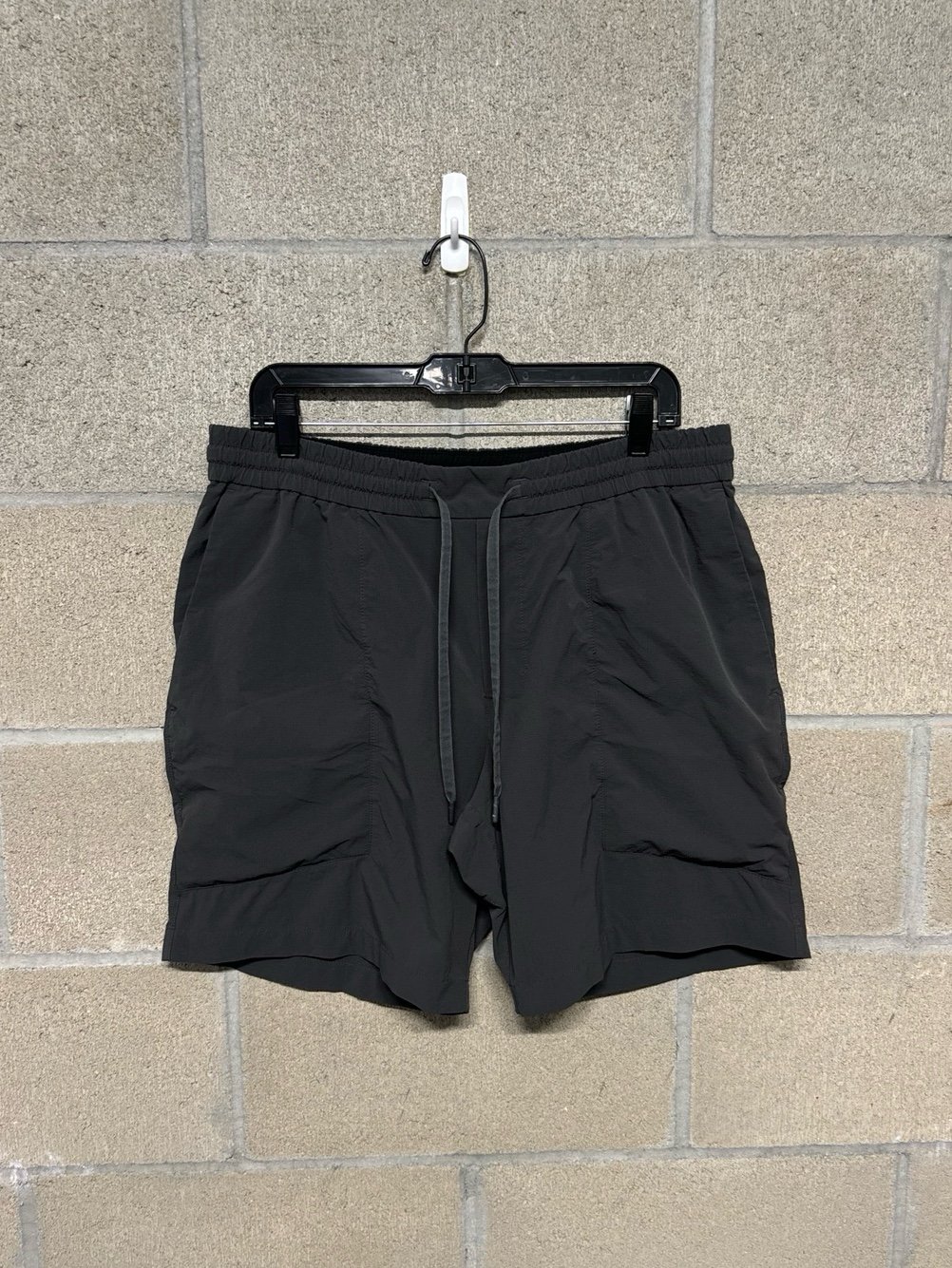 Lululemon Bowline Shorts Mens xl gray Stretch Elastic Waist