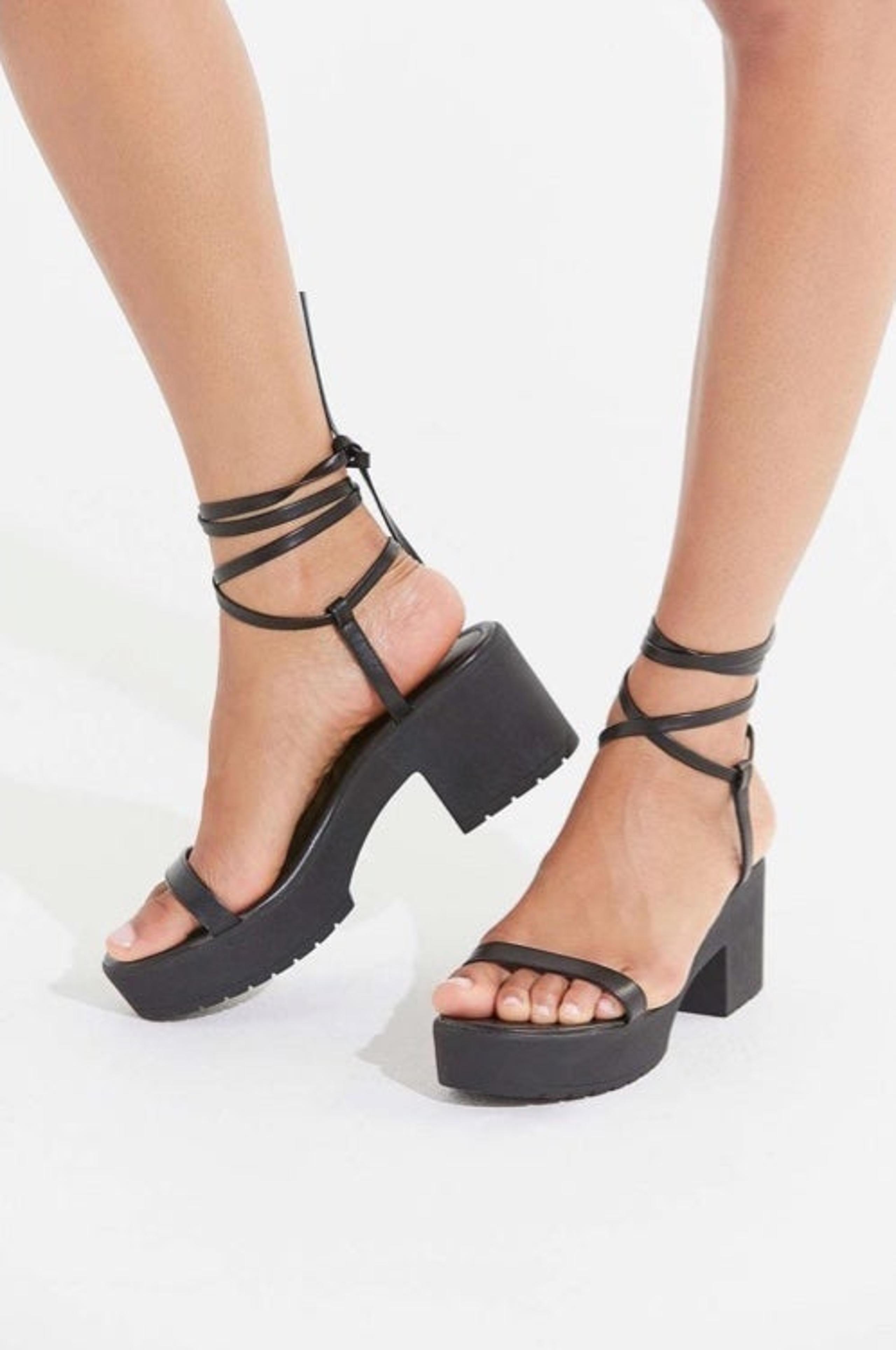 Women's Black Uo Claire Lace-up Platform Sandal size 6