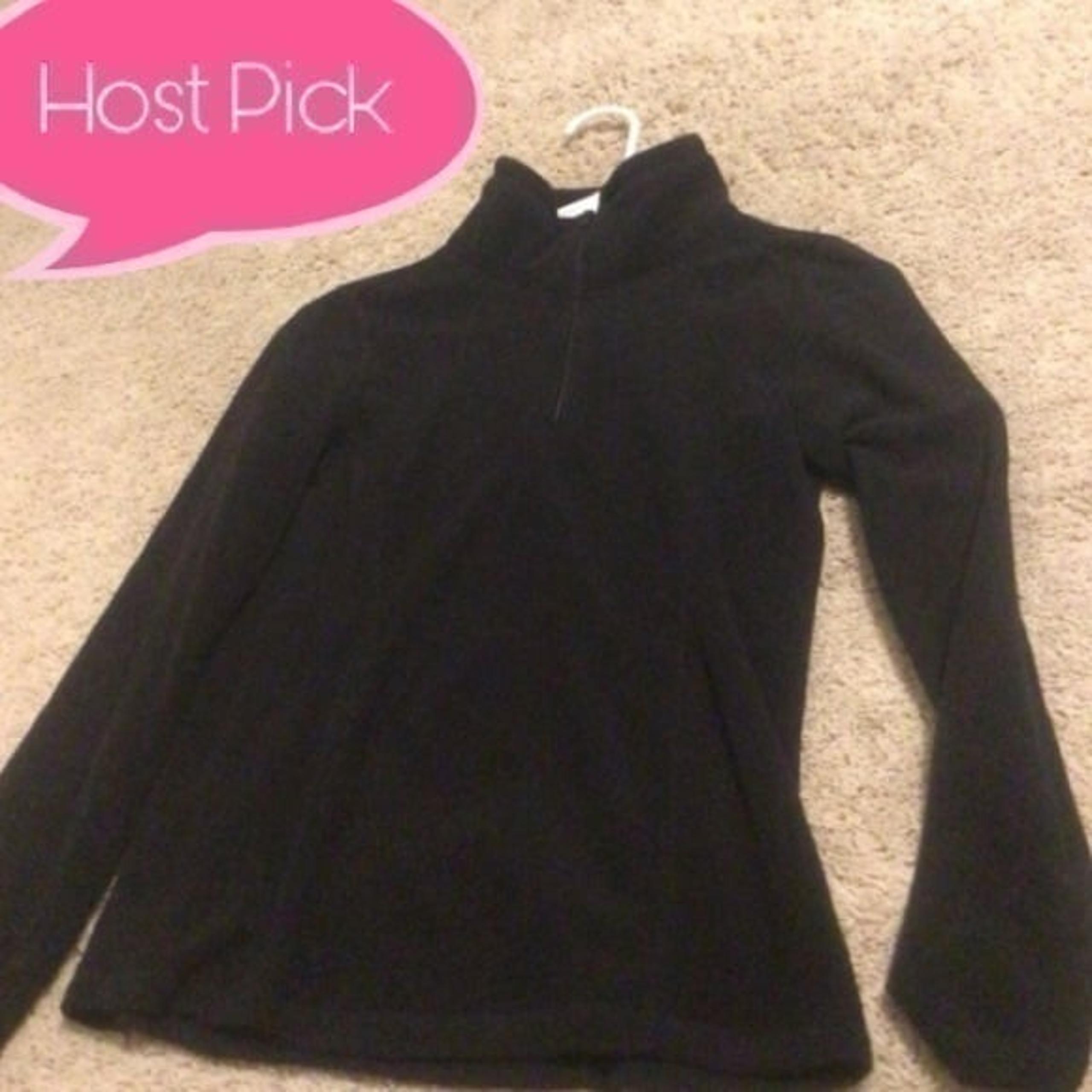 Women’s size XS black Old Navy 1/4 zip fleece jacket