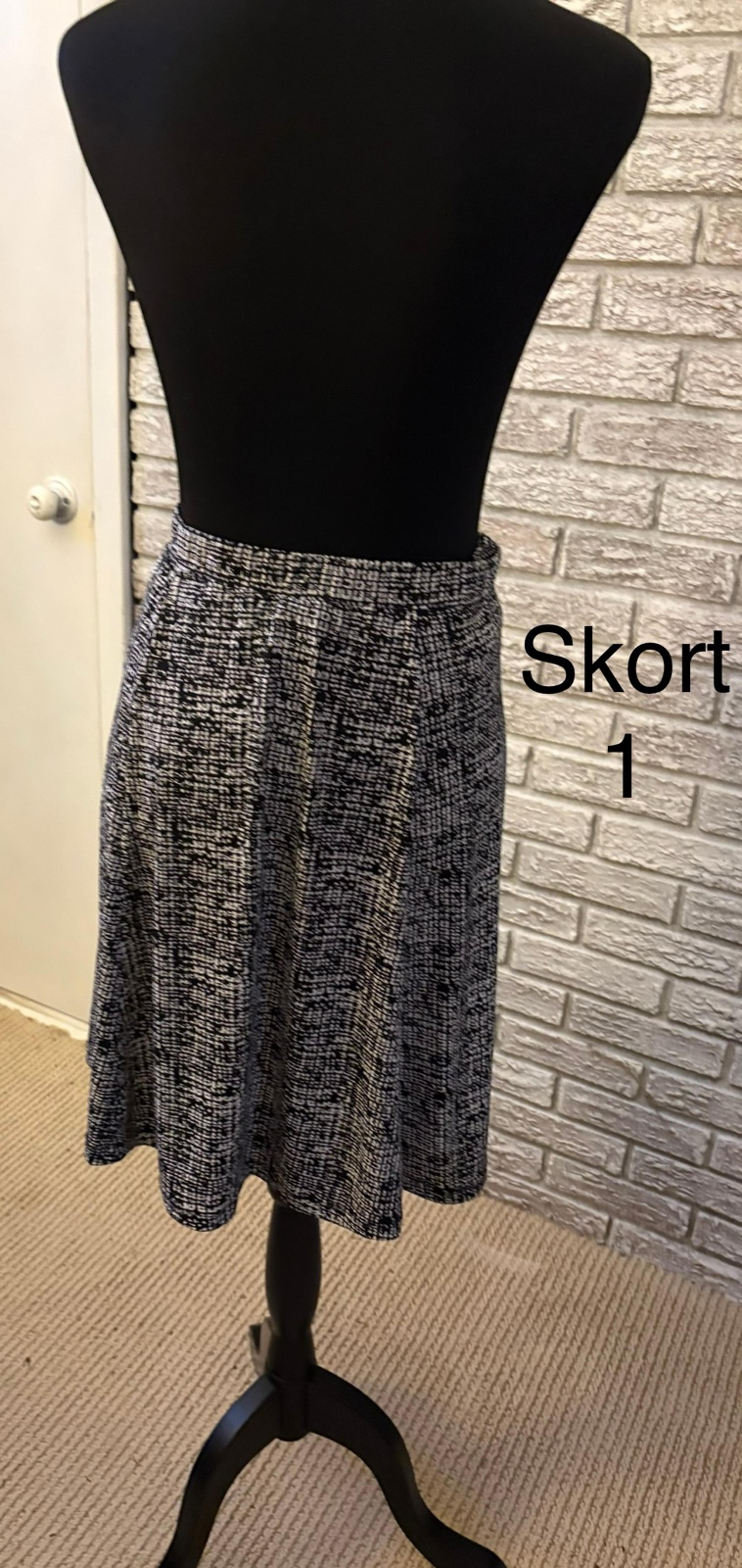 Skort 1- black and white pattern Skort
