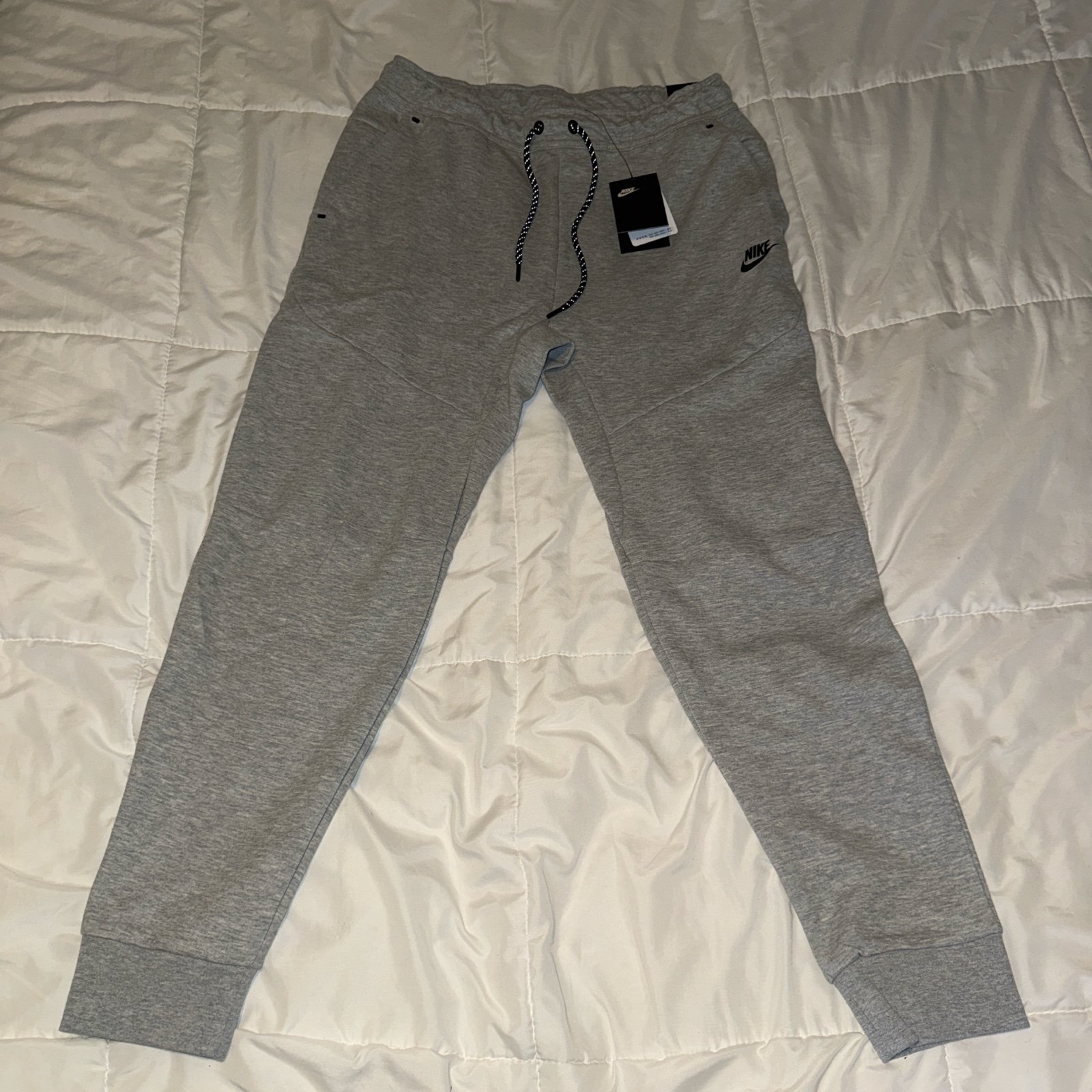 Nike Sportswear Tech Fleece Pants in Grey