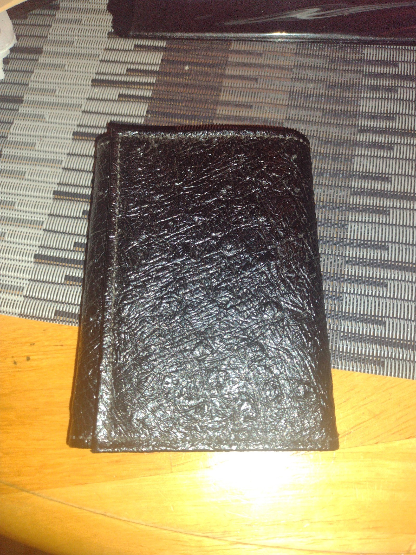 Vintage black mens full ostrich grain leather ostrich trifold NEW