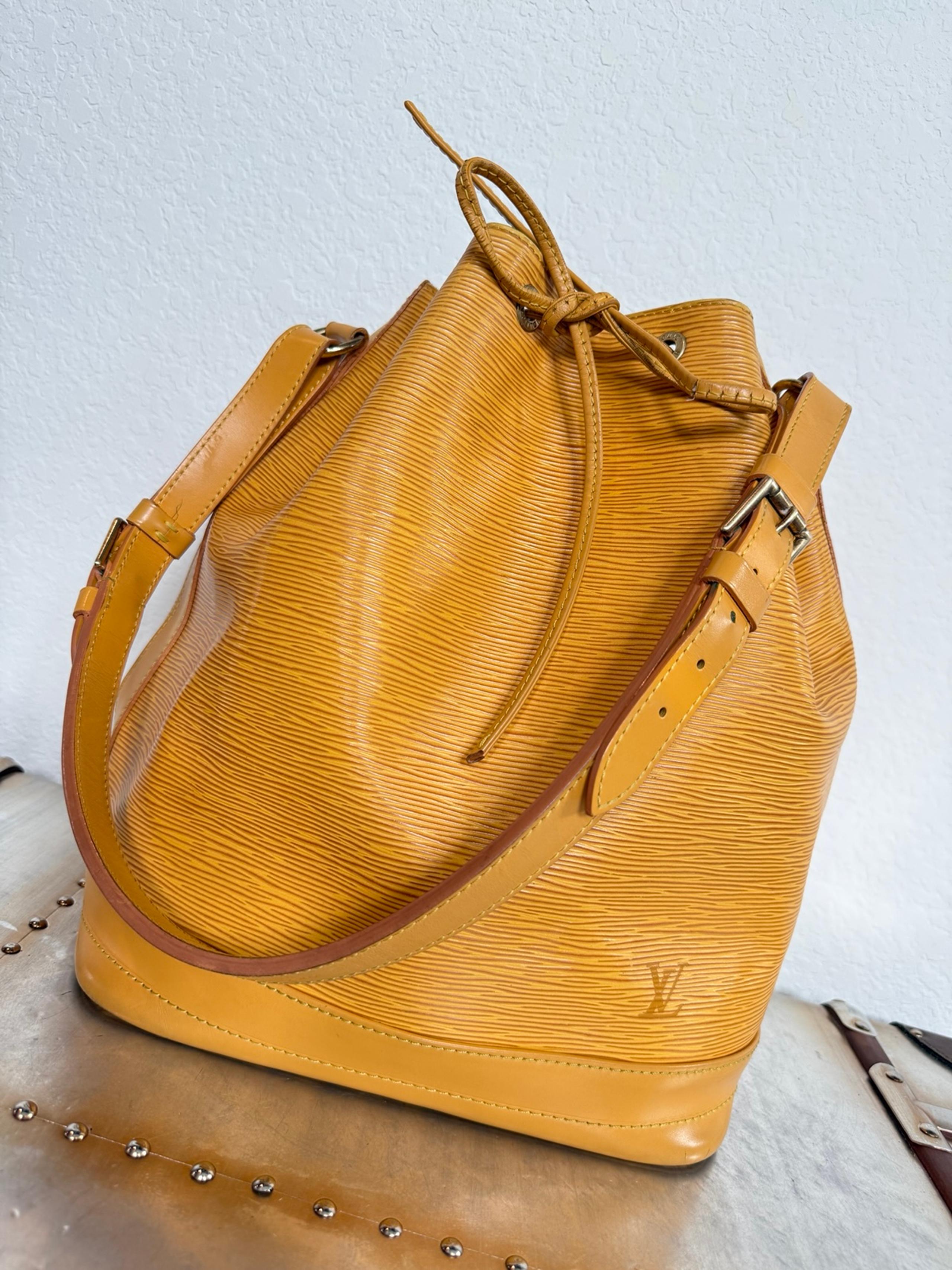 Louis Vuitton Noe Epi Drawstring Shoulder Bag