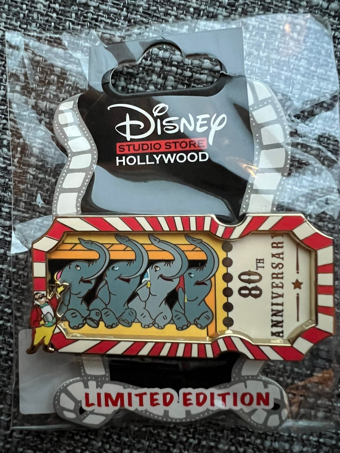 DSSH Dumbo 80th anniversary surprise LE 200 Disney pin