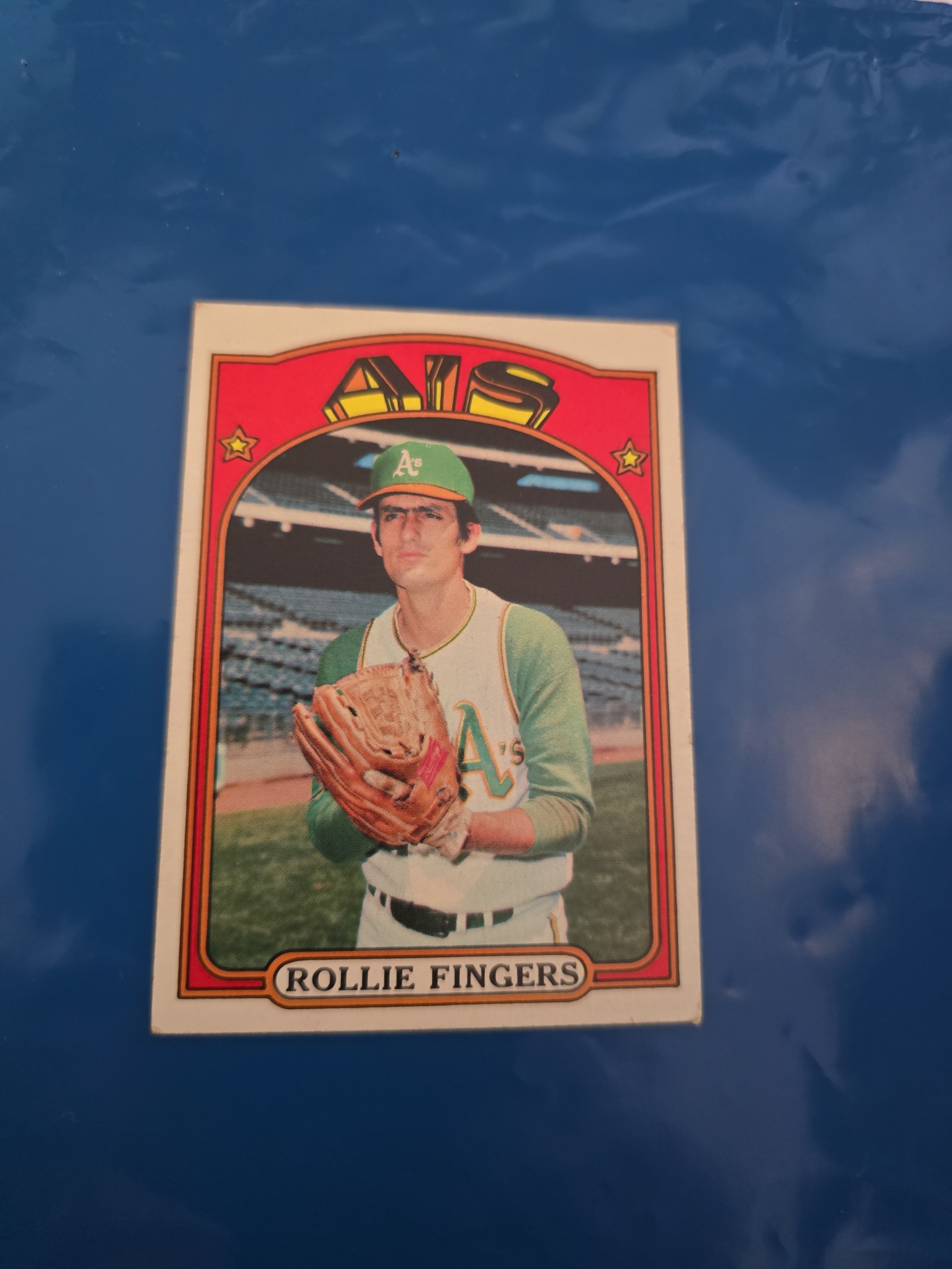 Topps 1972 Rollie Fingers card #241 in ex-nm