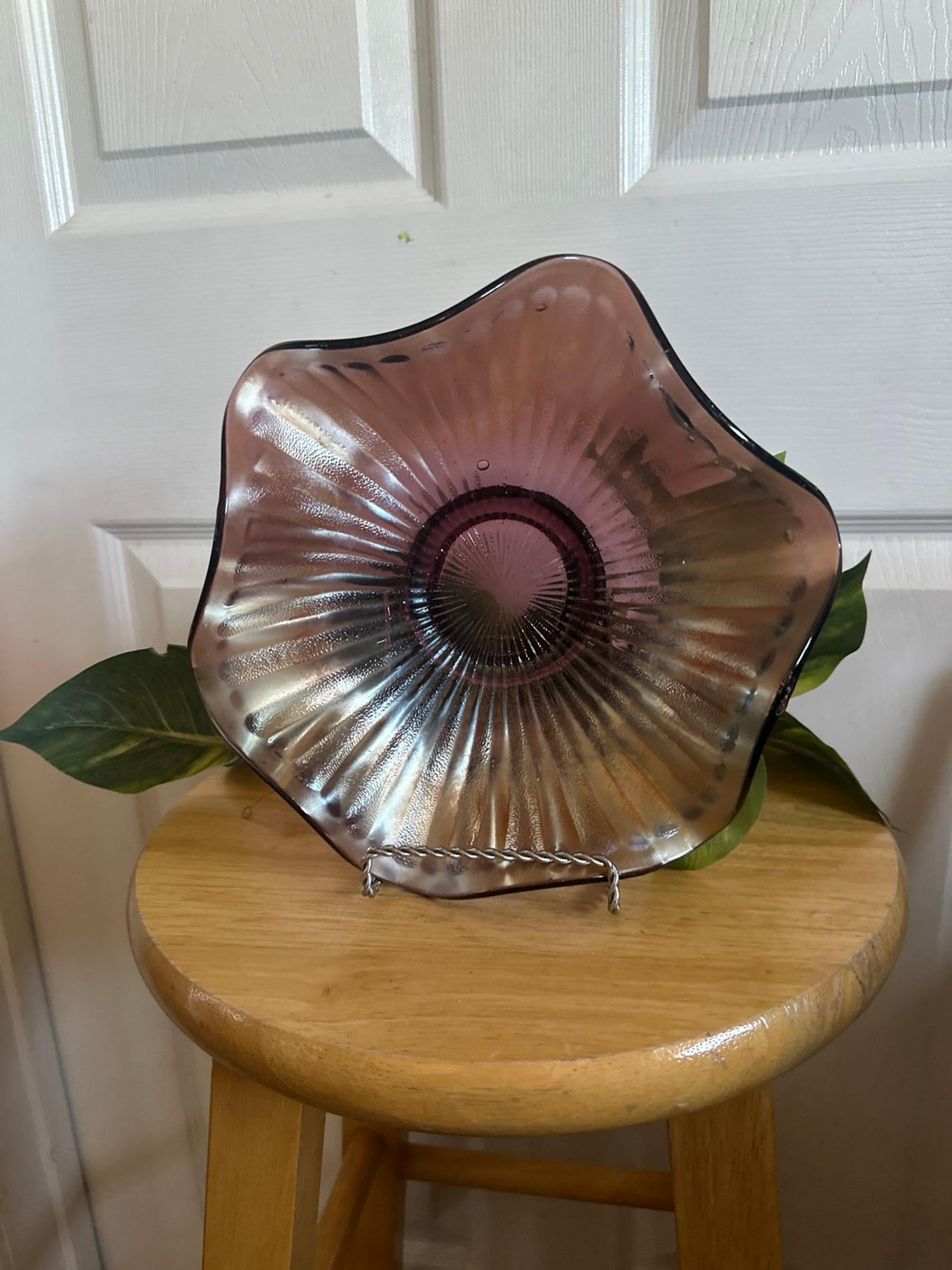 Vintage Carnival Glass Bowl 8” across 2-1/2" high