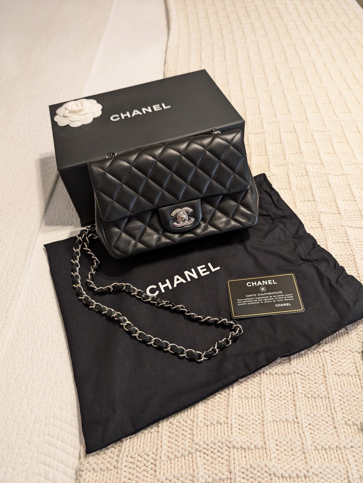 Chanel Classic Rectangular Flapbag Mini (Black)