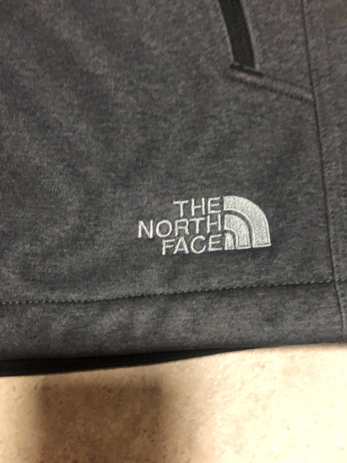 The north face vest for men’s brand new size M authentic