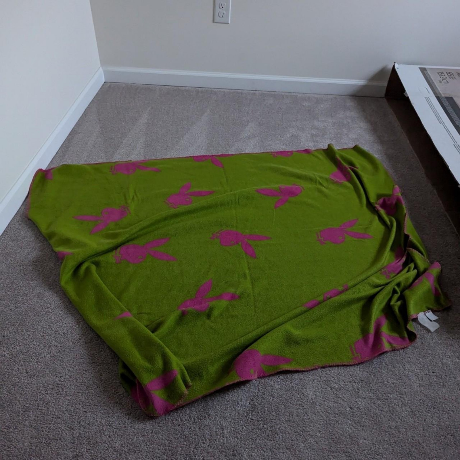 Playboy blanket green pink