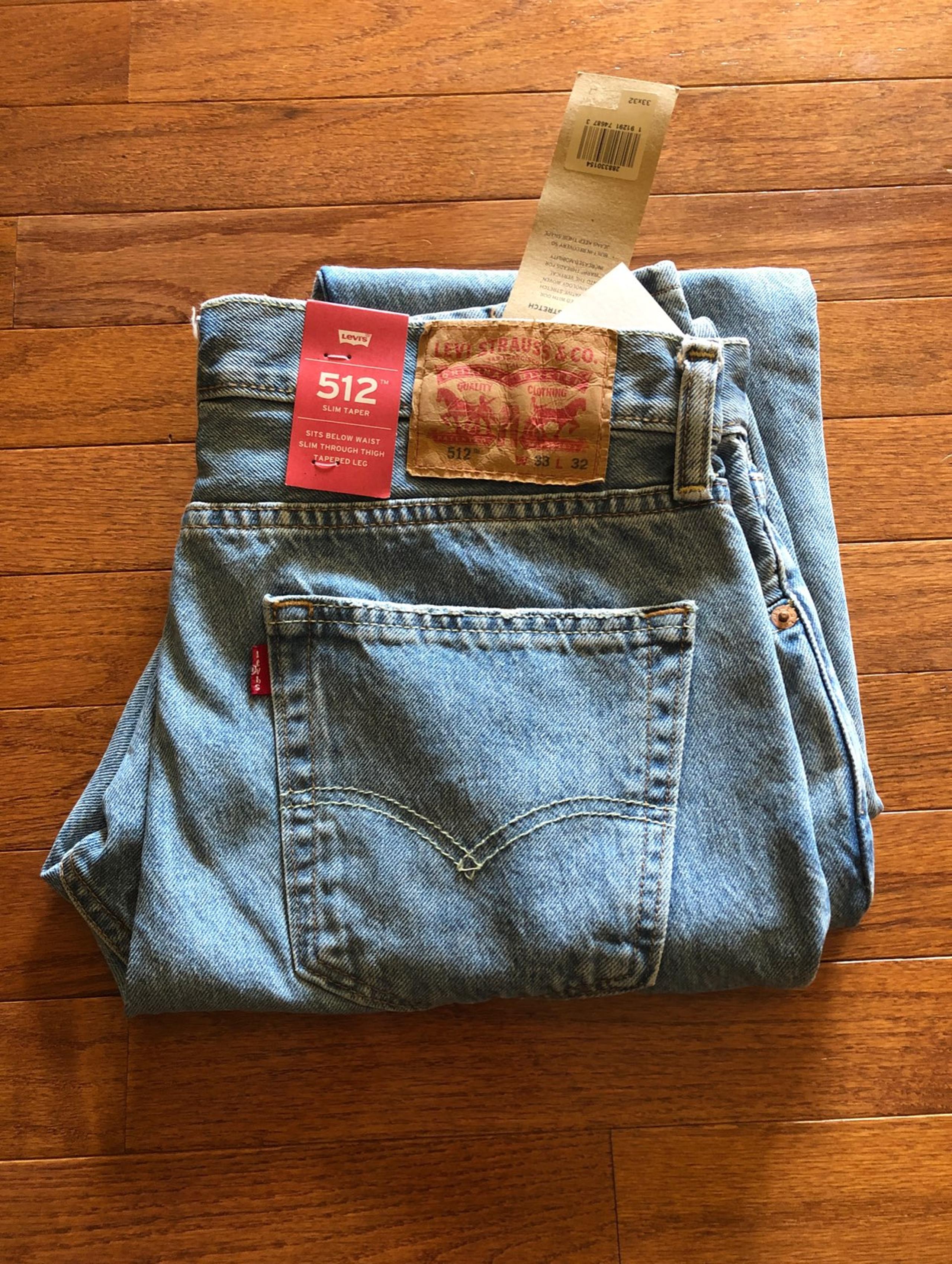 Mens levi Jeans size 33x32 slim taper