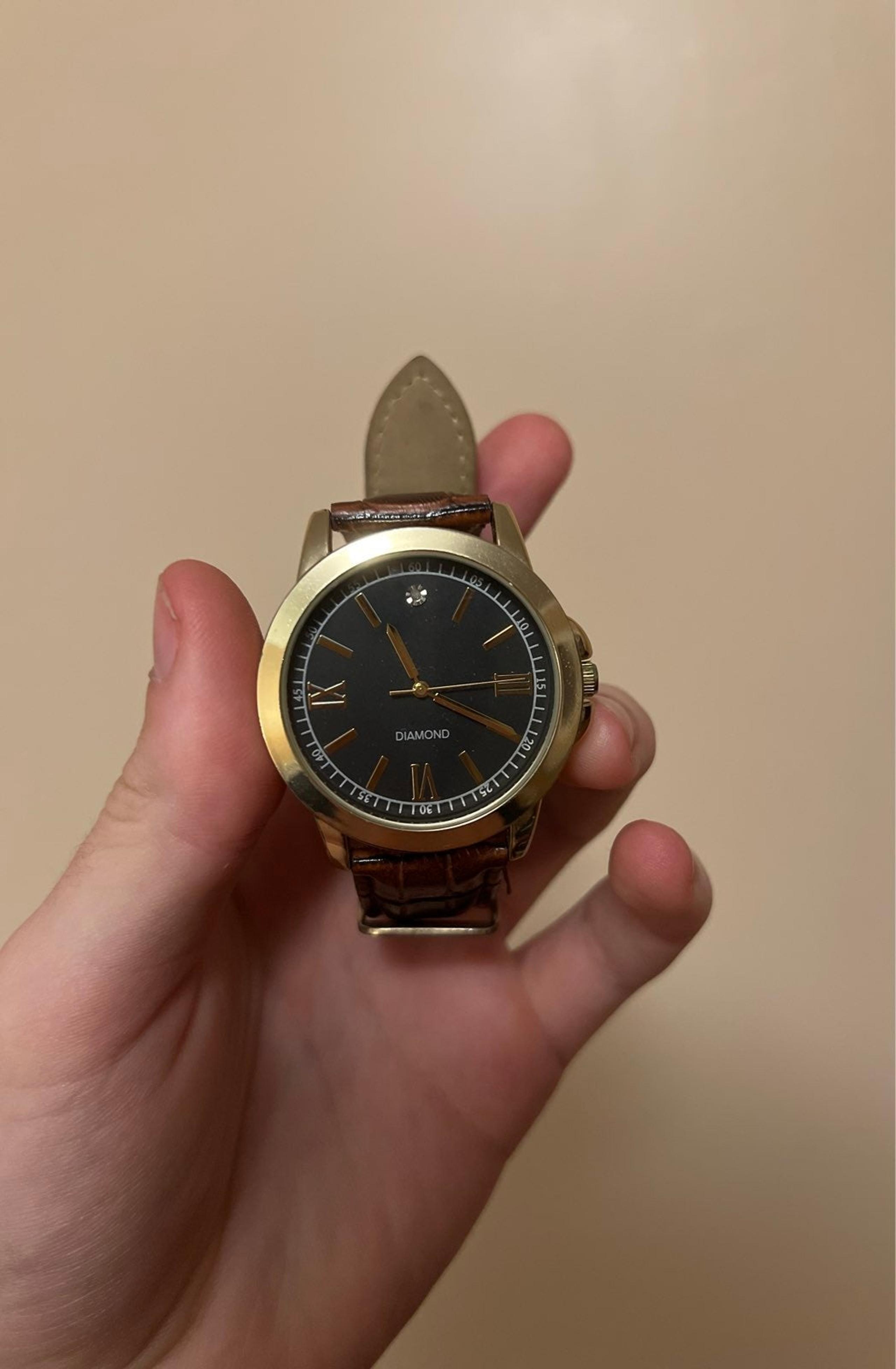 Used Stylish Diamond Leather Watch From Pacsun