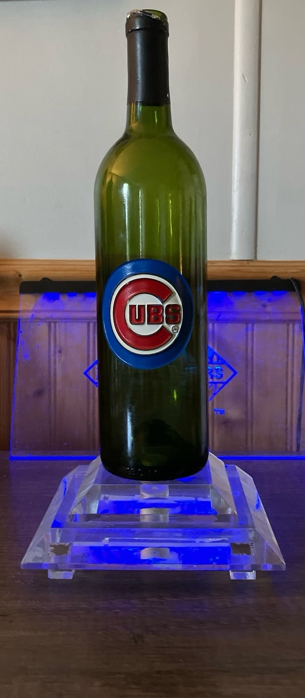Vintage 1996 cubs Cabernet Sauvignon wine bottle
