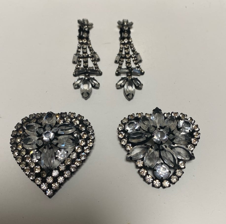 Vintage mid century Brooch Pin and Clip Earrings Glass and Rhinestone Open Back