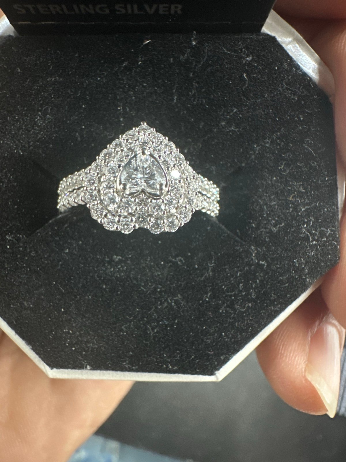 Duamond women ring