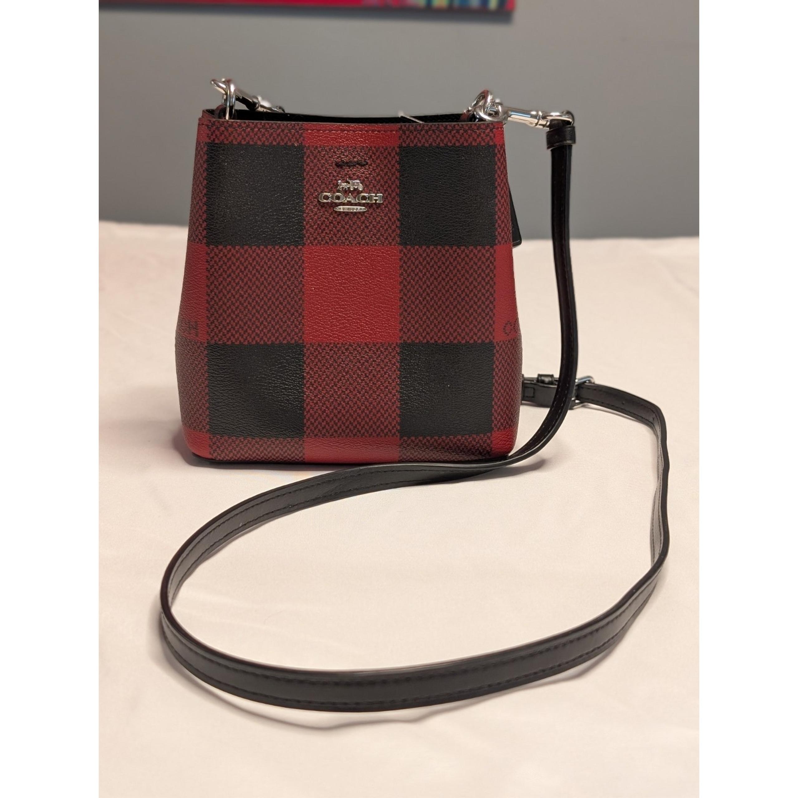 Coach Women's Mini Town Bucket Bag -Buffallo Red/Blk