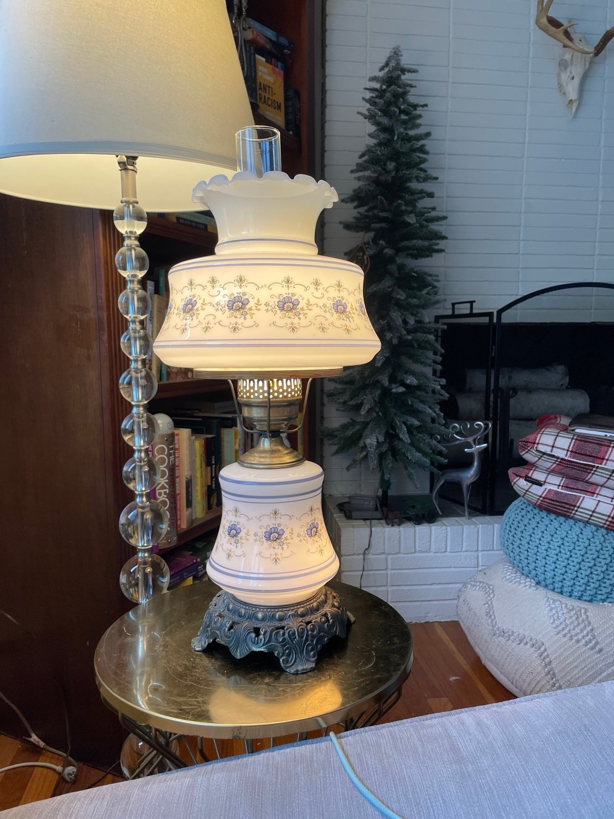 Vintage 1973 Quoizel Abigail Adams 3 way Floral Hurricane Parlor Lamp