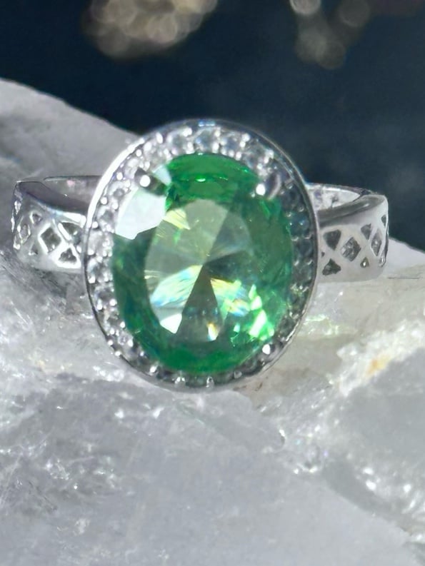 Ring size 8 Peridot & white sapphires 3Ct SS 925