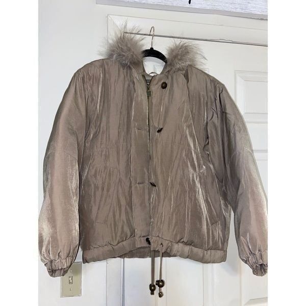 Down feather hooded jacket