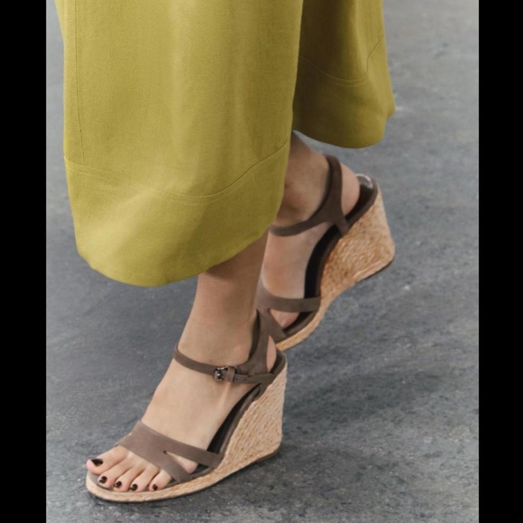 ZARA LEATHER WEDGES - SIZE 8 or 39. Brand new with tag.