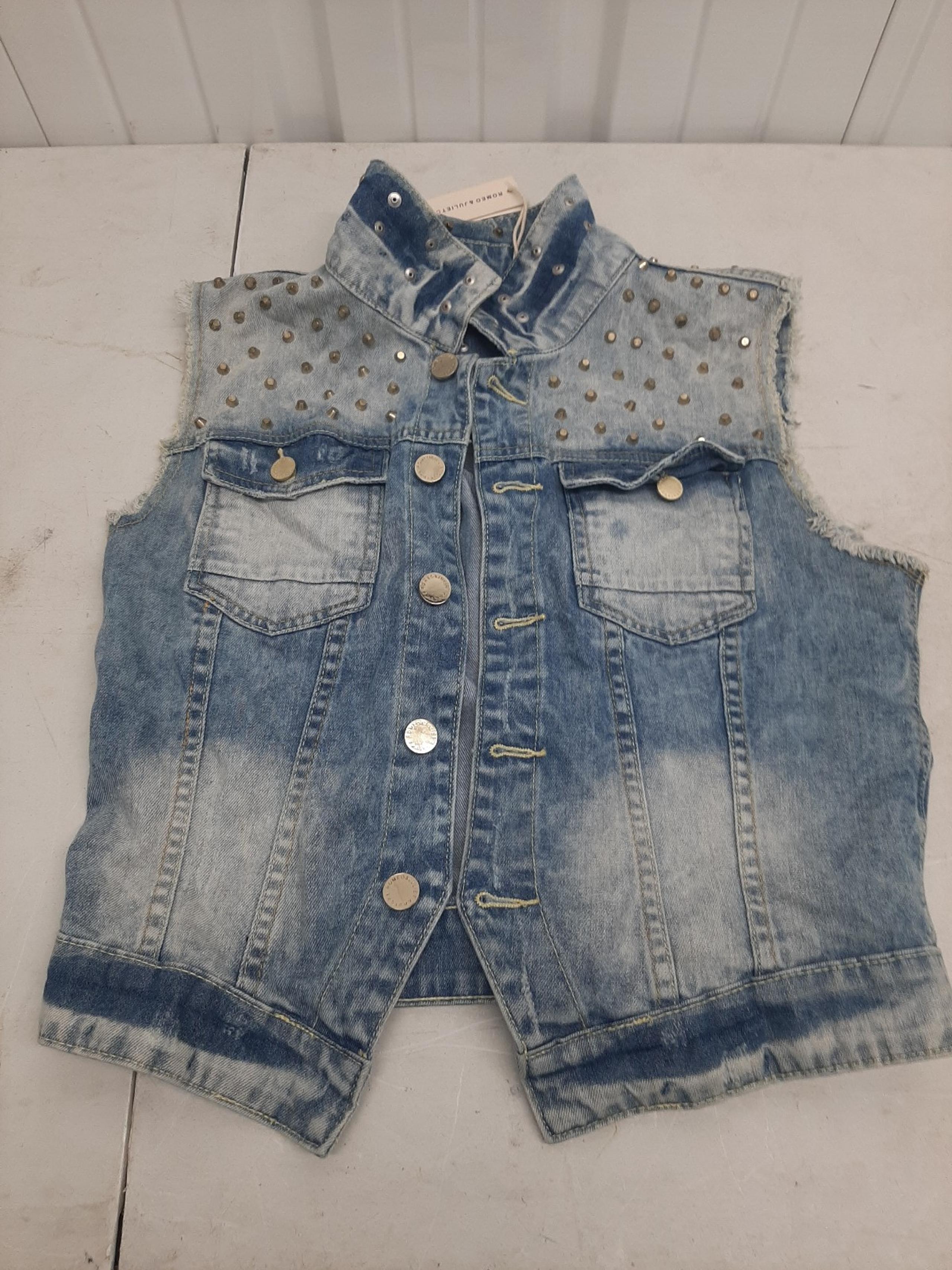NWT Romeo & Juliet Couture Gold Studded Faded Blue Denim Jean Vest Size medium