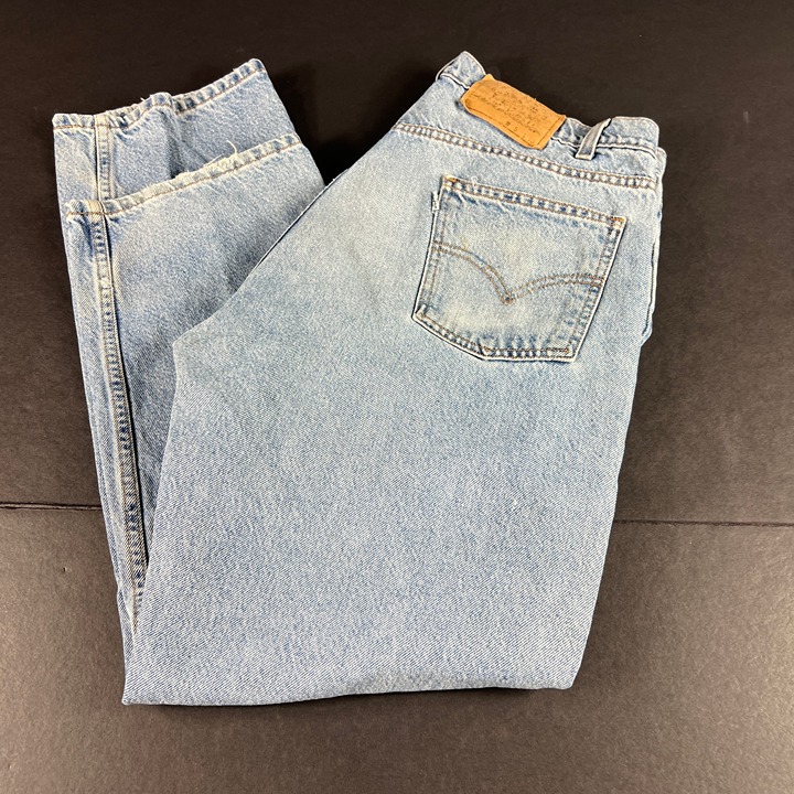 VTG 90s Levi's Jeans Mens 34x30 505 Straight Light Blue Thrashed Denim Tag 35x30