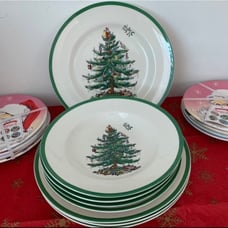 8 pc Spode Chistmas Plates !