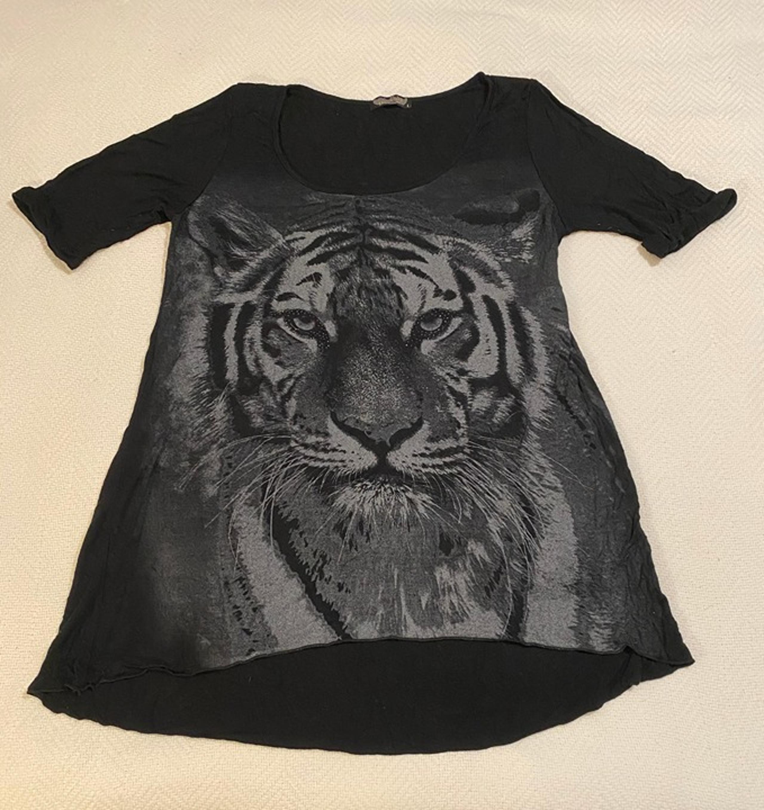 Women's Vanilla Sugar Tiger Shirt - L - Like New!
