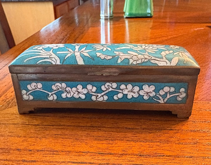 Vintage Chinese Cloisonne Enamel Hinged Jewelry Trinket Stamp Box Footed