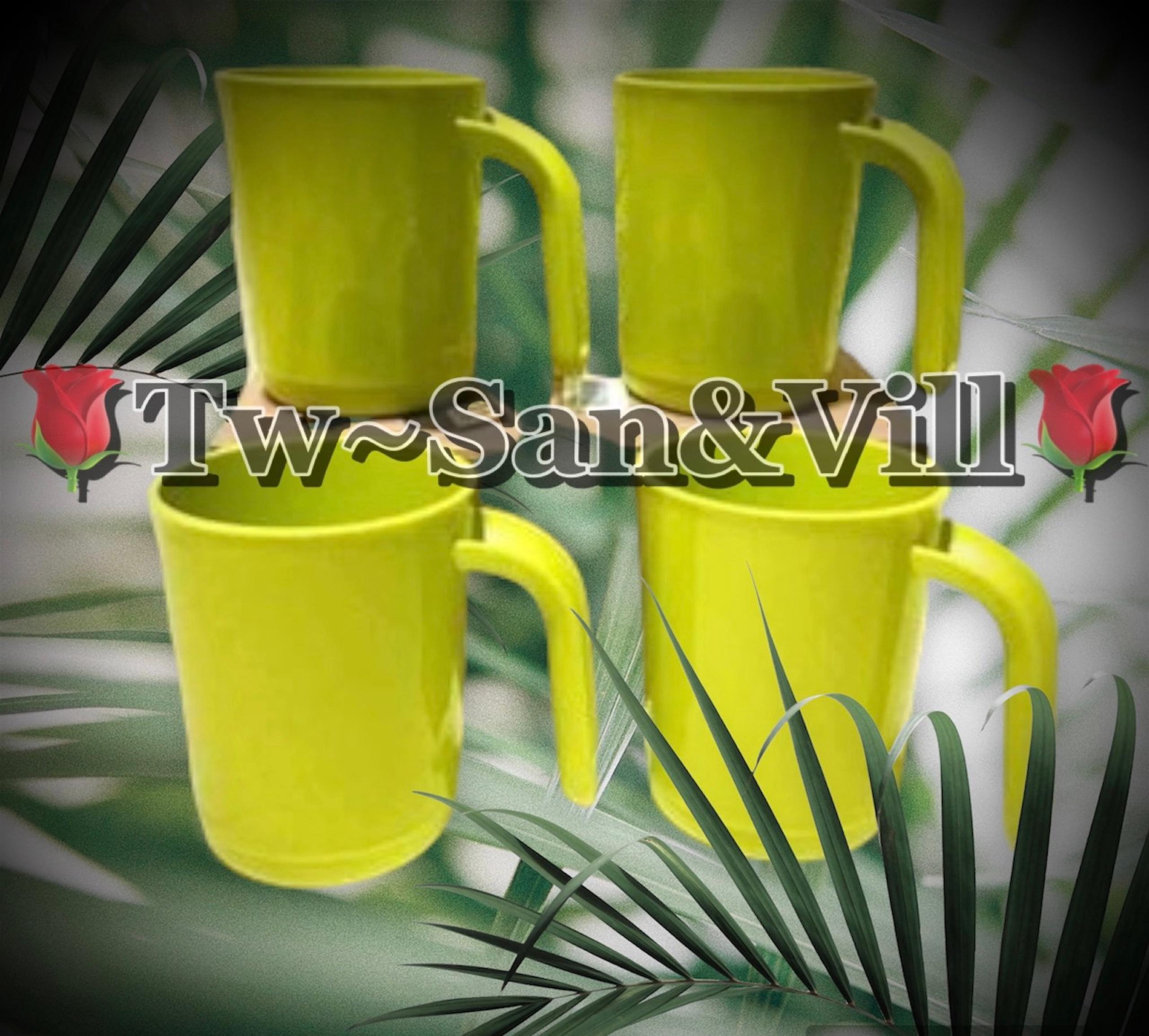 Tupperware Mugs Set
