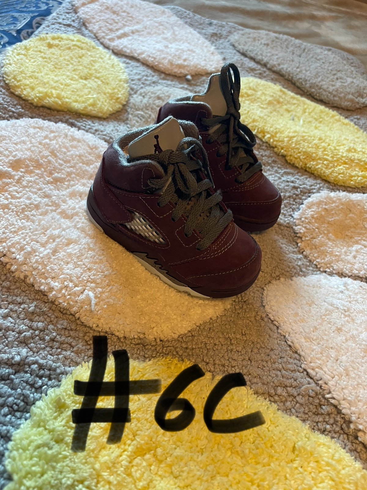 Size 6C JORDAN toddlers shoes , like new