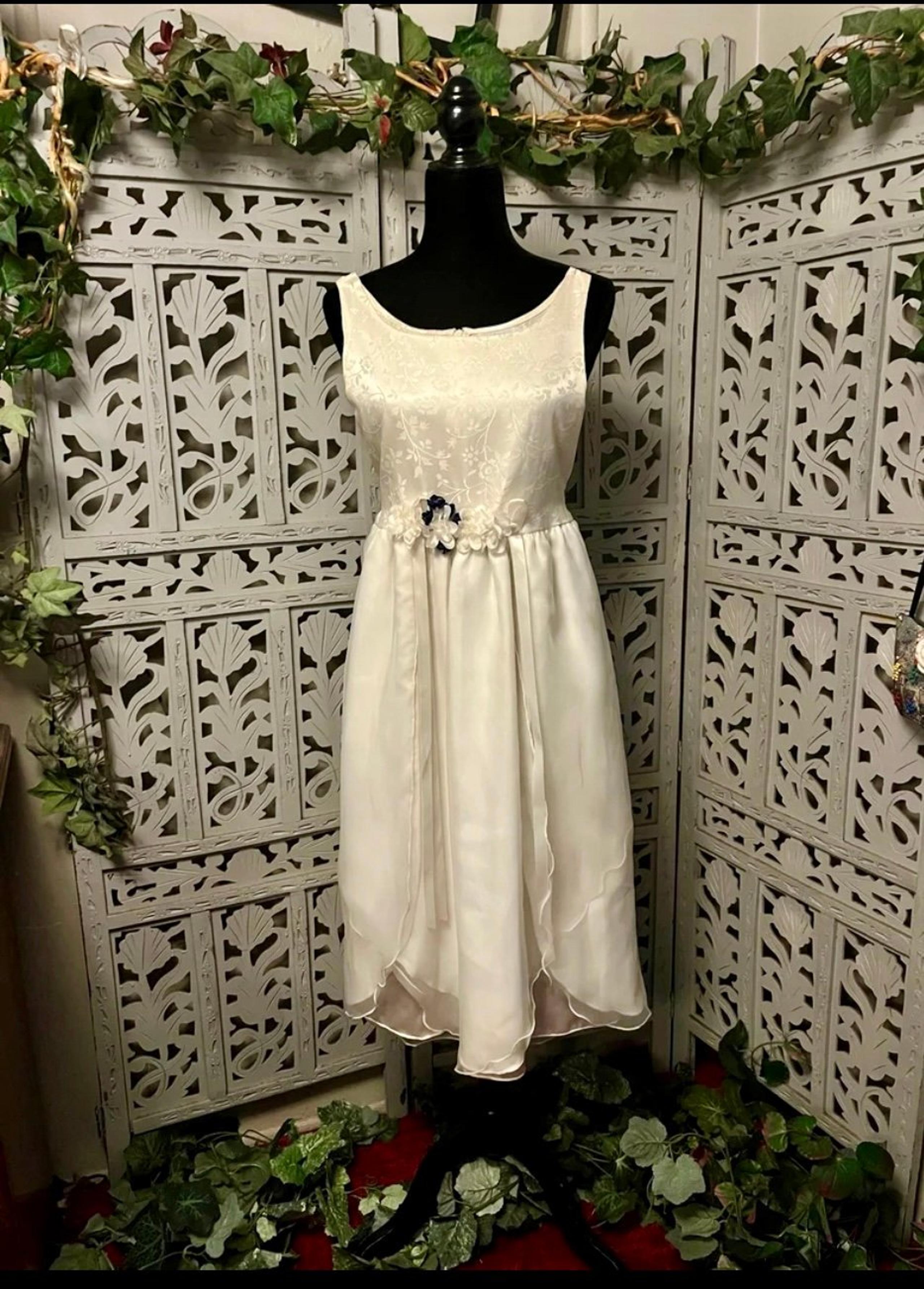 GIRLS RARE EDITIONS IVORY & WHITE SLEEVELESS FLOWER GIRLS DRESS