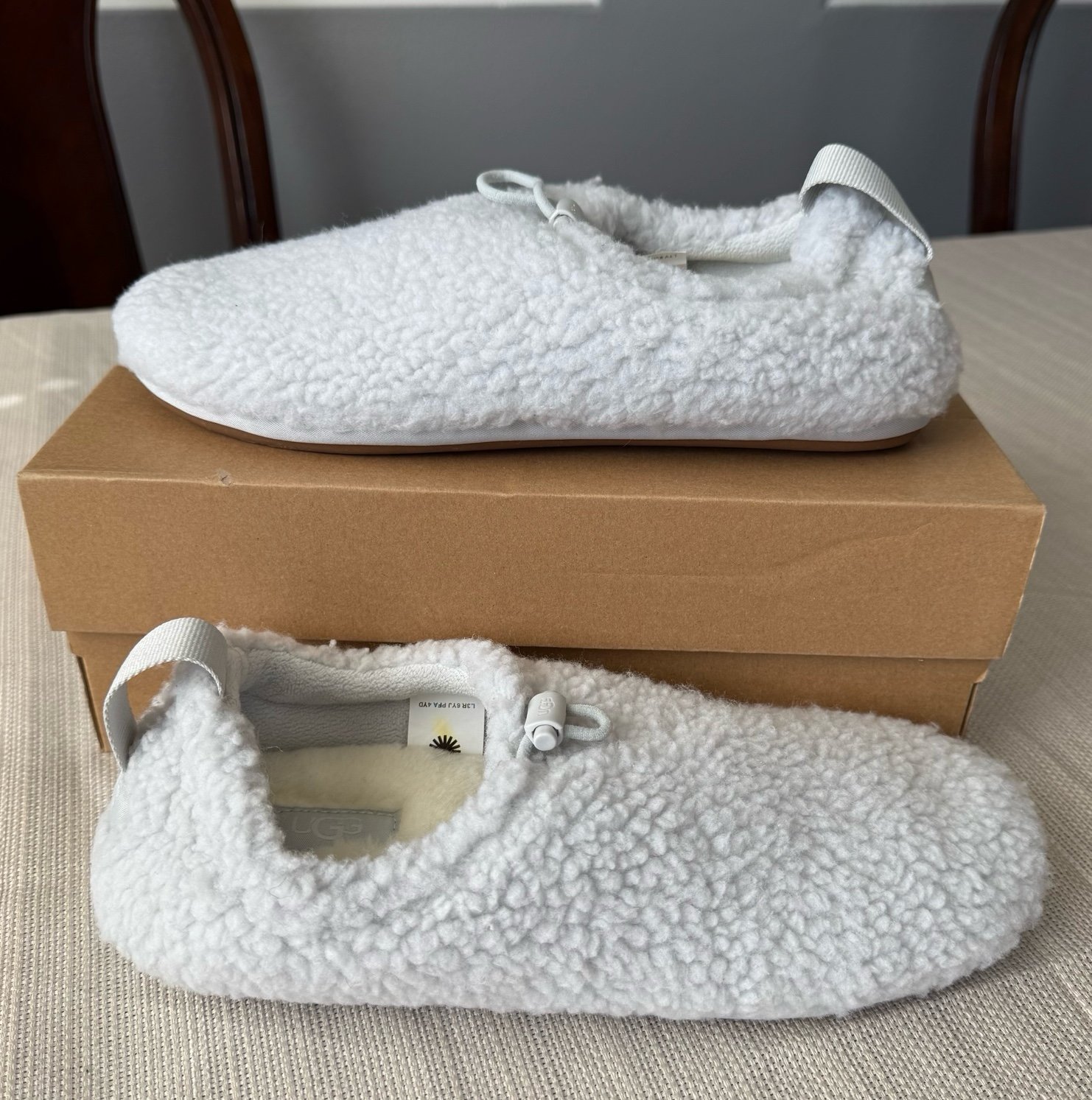 UGG PLUCHY SLIPPERS