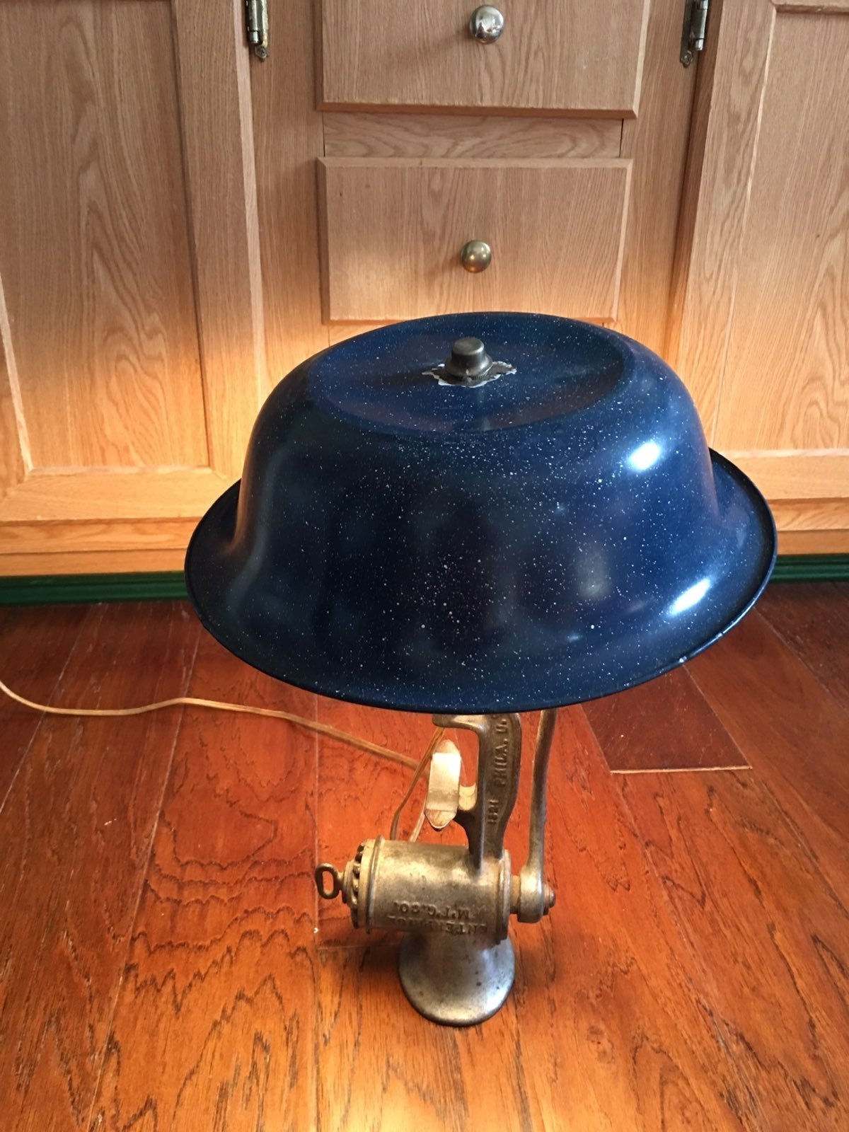 Grinder table lamp