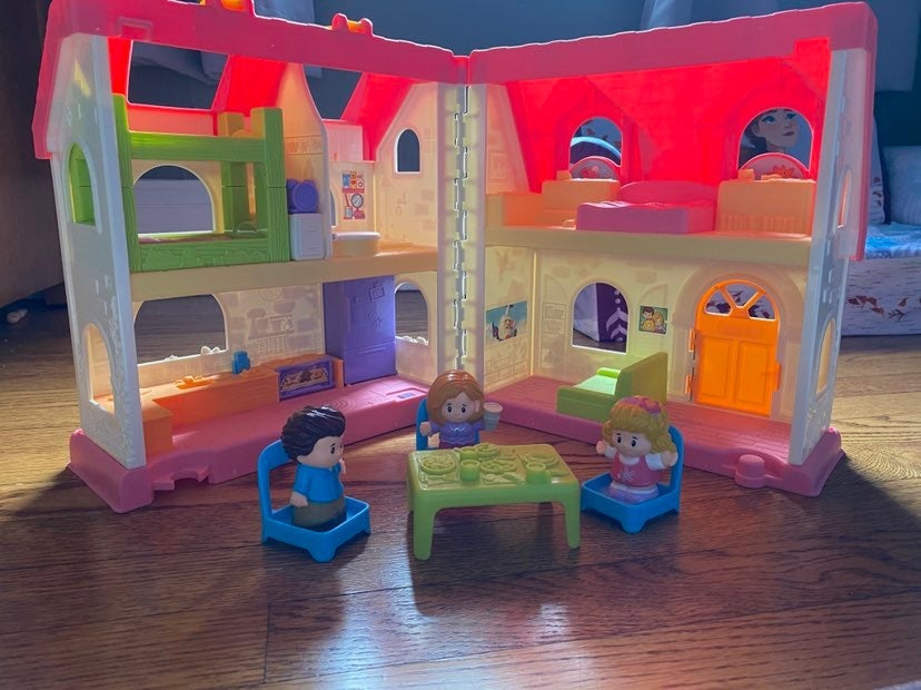 Fisher Price Little People doll house