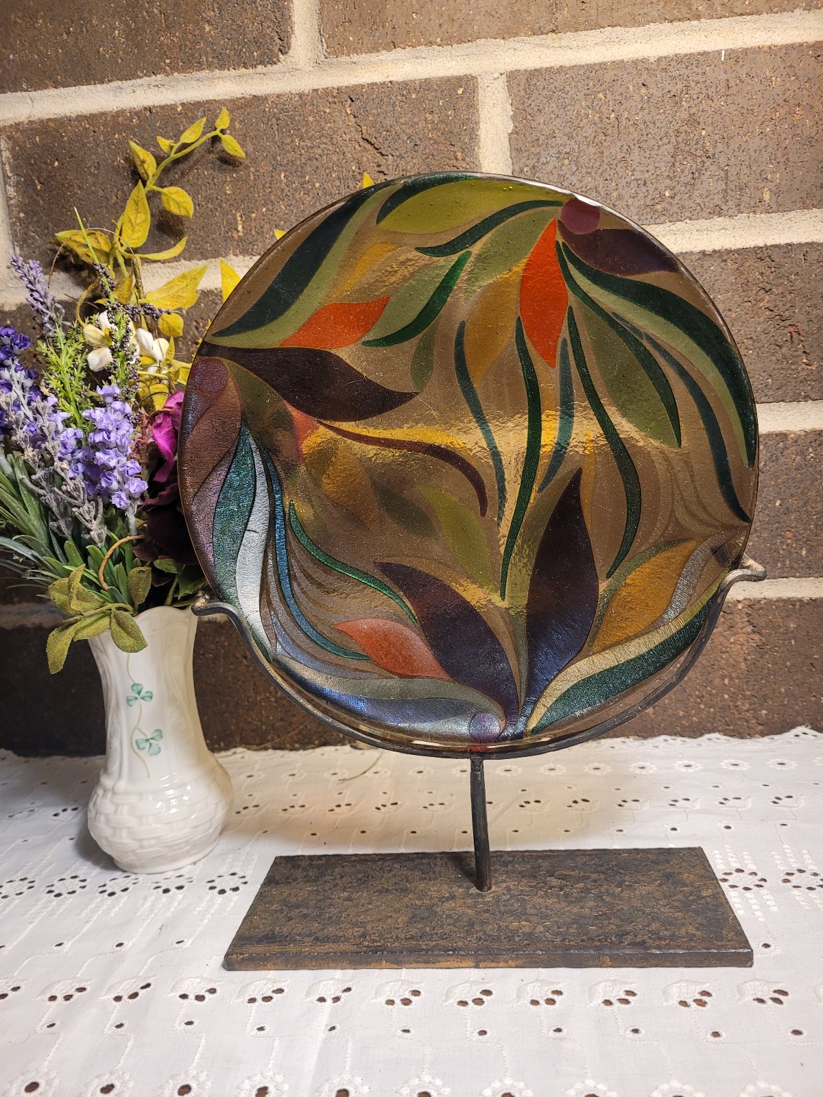 Beautiful Vintage Artful Design Of Art Glass Witn Steel Stand