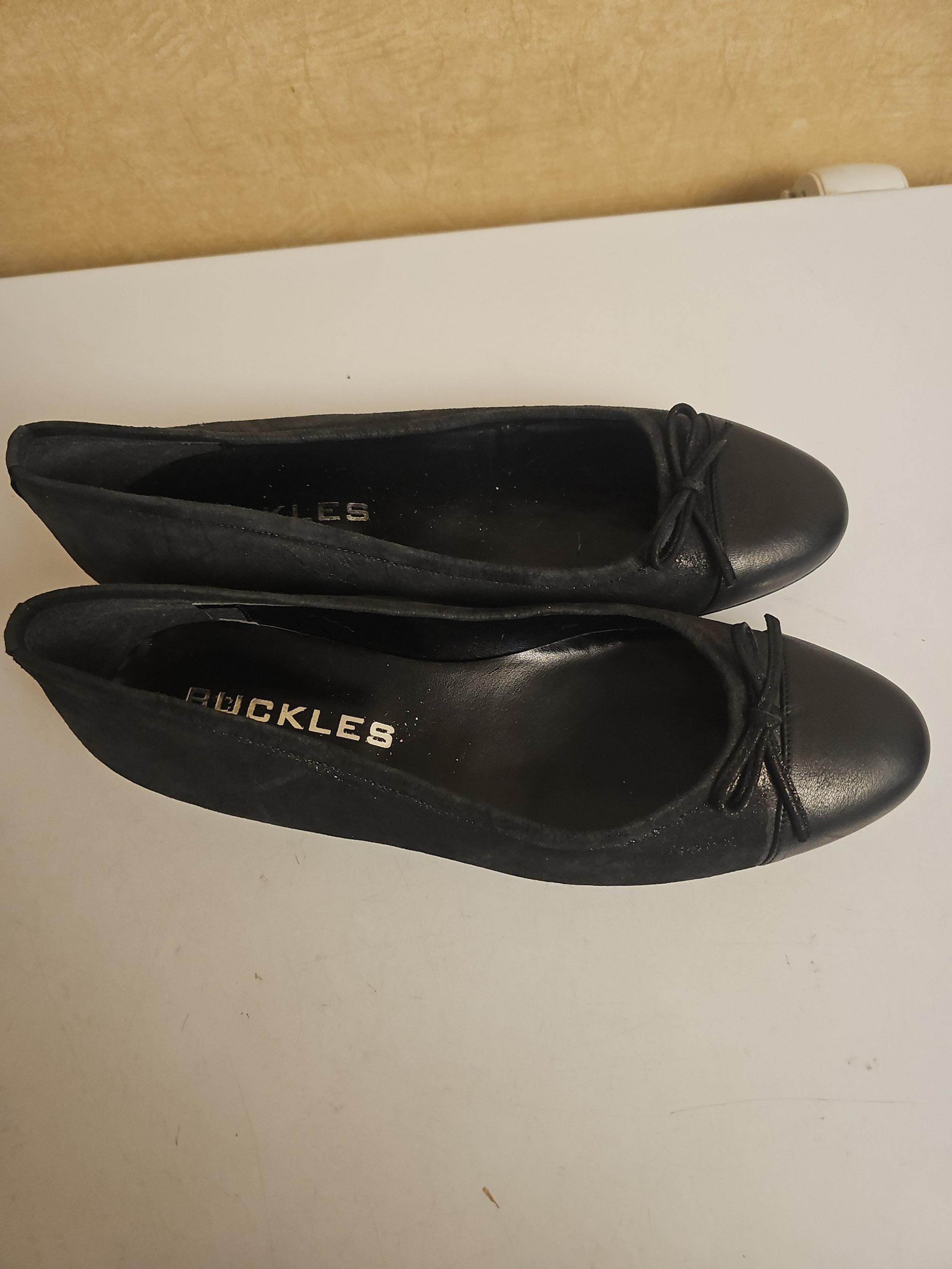 womens buckles new york Elizabeth black leather shoes size 9