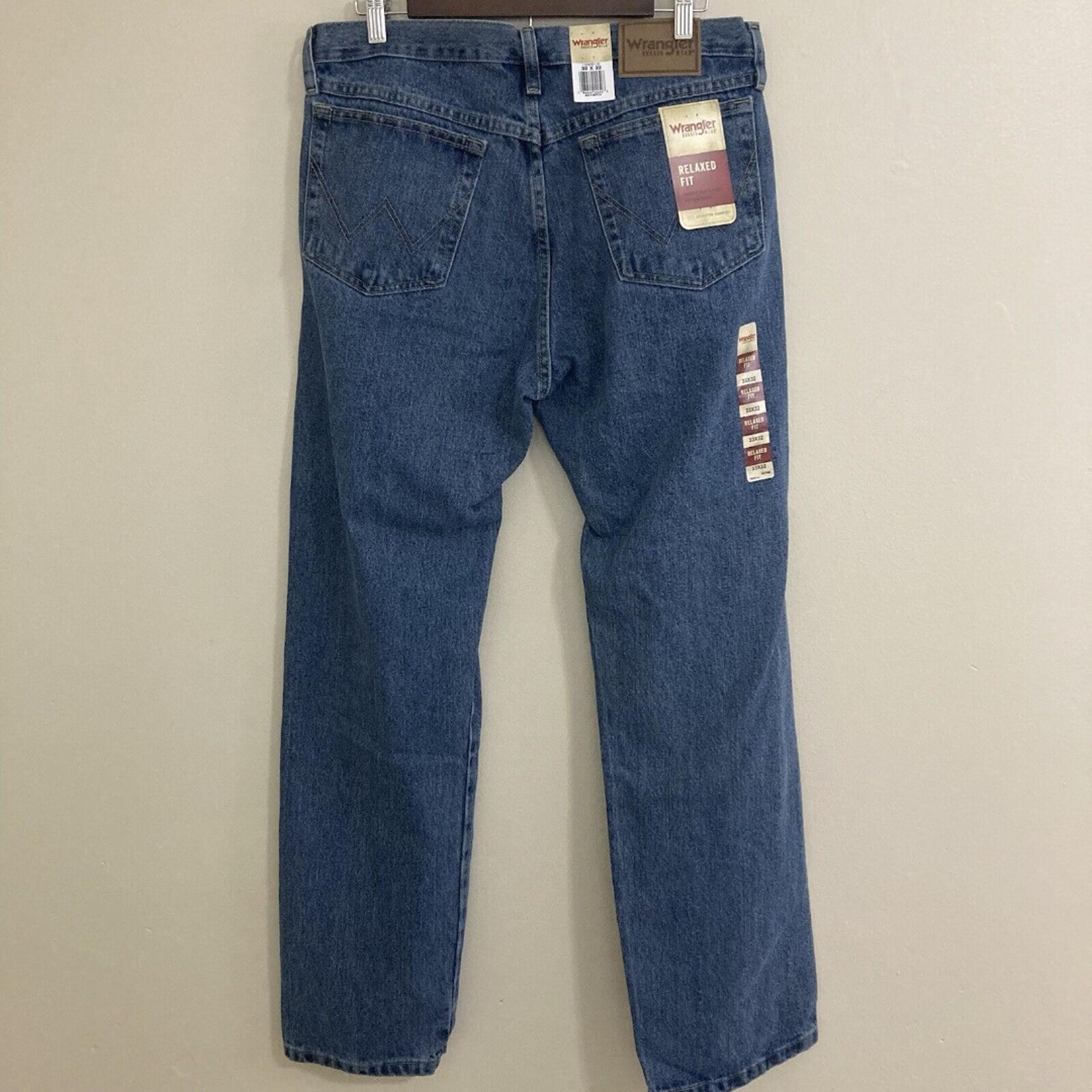 NEW Wrangler Relaxed Fit Jeans Mens 33x32 Straight Leg Medium Blue Wash Rugged