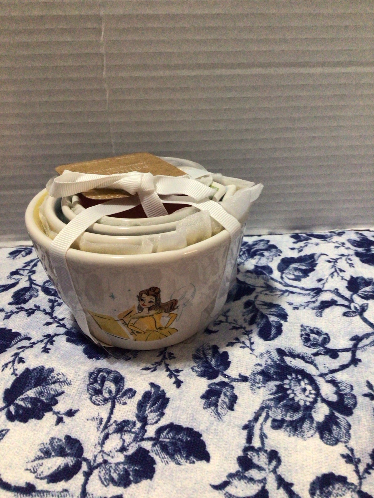 #32MN RAE DUNN /DISNEY PRINCESS MEASURING CUPS SET