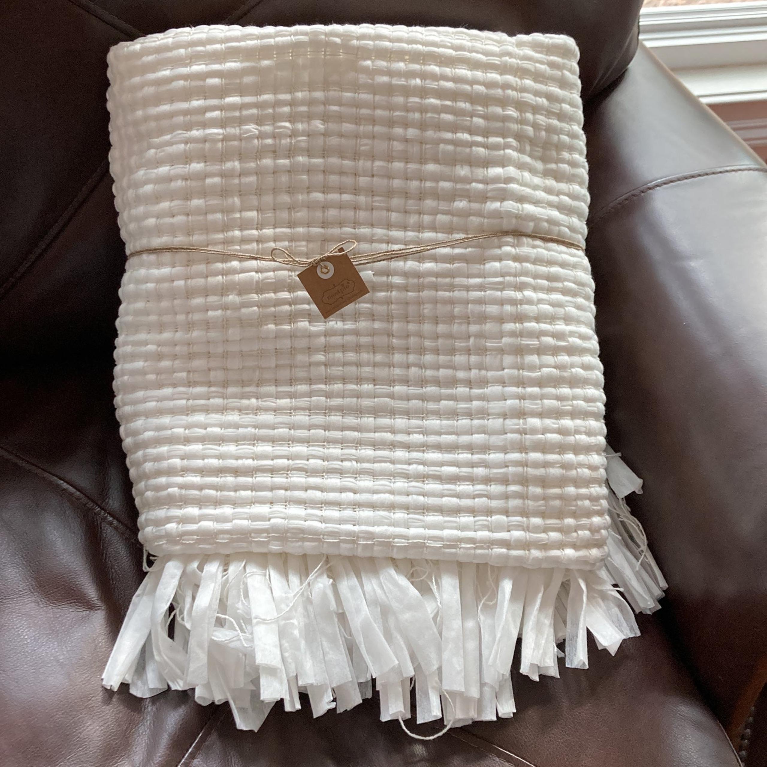 Mud pie white throw blanket with fringe 60”x 50”