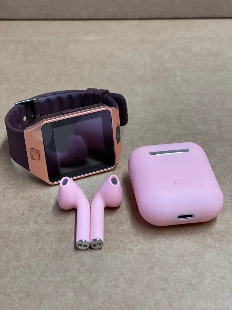Bundle of Smart watch and earphones