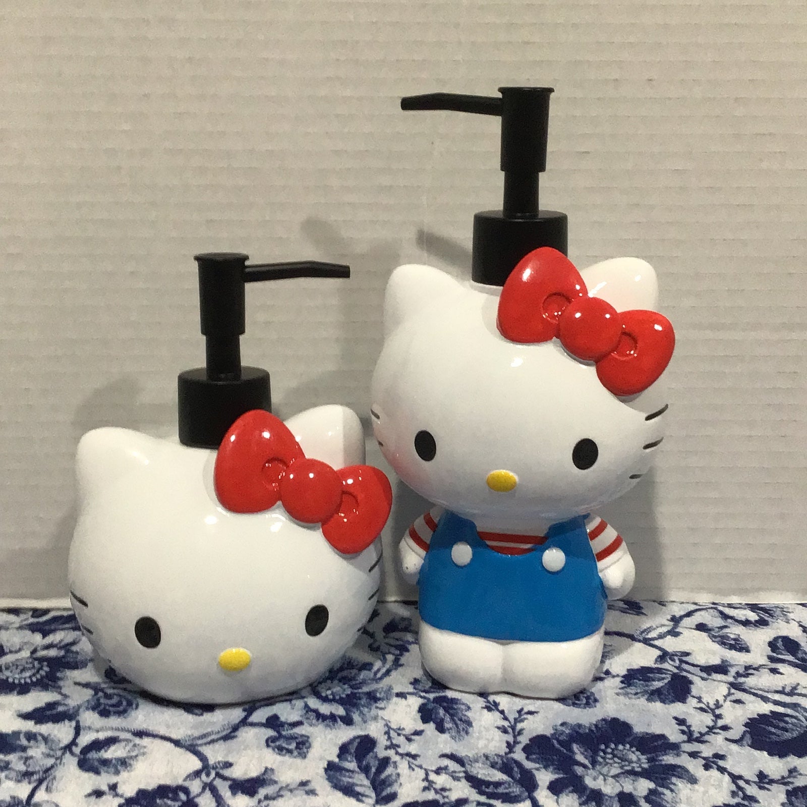 #BATH Sanrio Hello Kitty 2pc. Soap Dispenser
