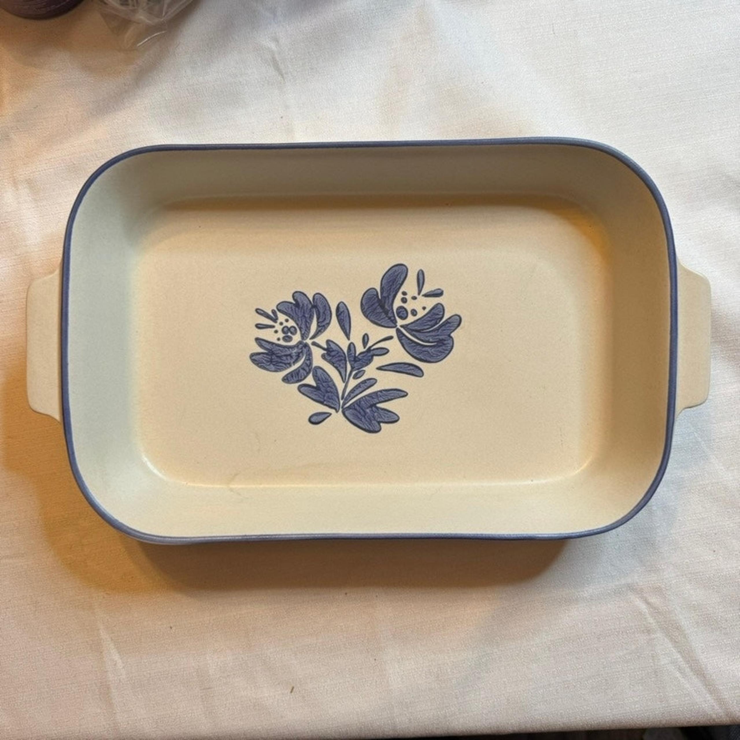 Pfaltzgraff Yorktowne 2 Qt Stoneware Baker 236 USA Blue Floral Vintage