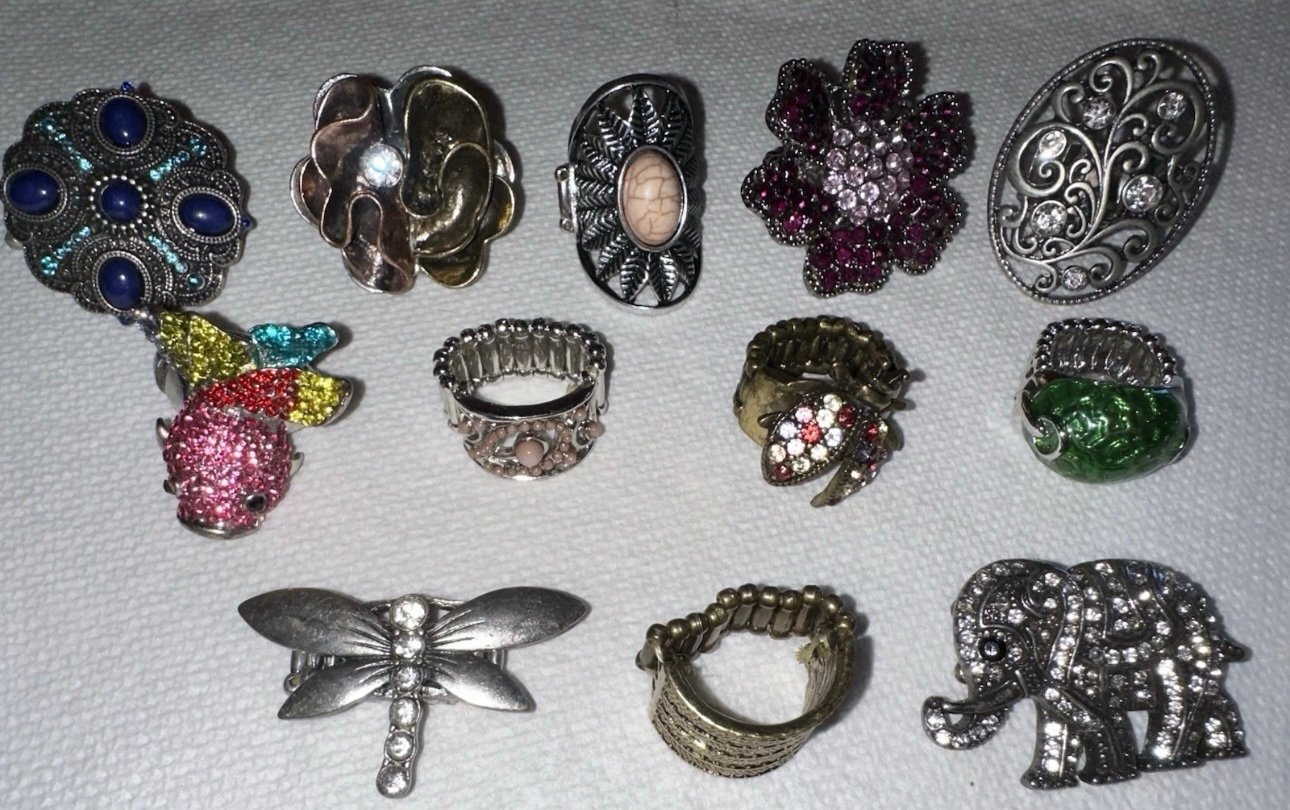 Lot Of 12 Fabulous Stretch Rings Gold & Silver Tone