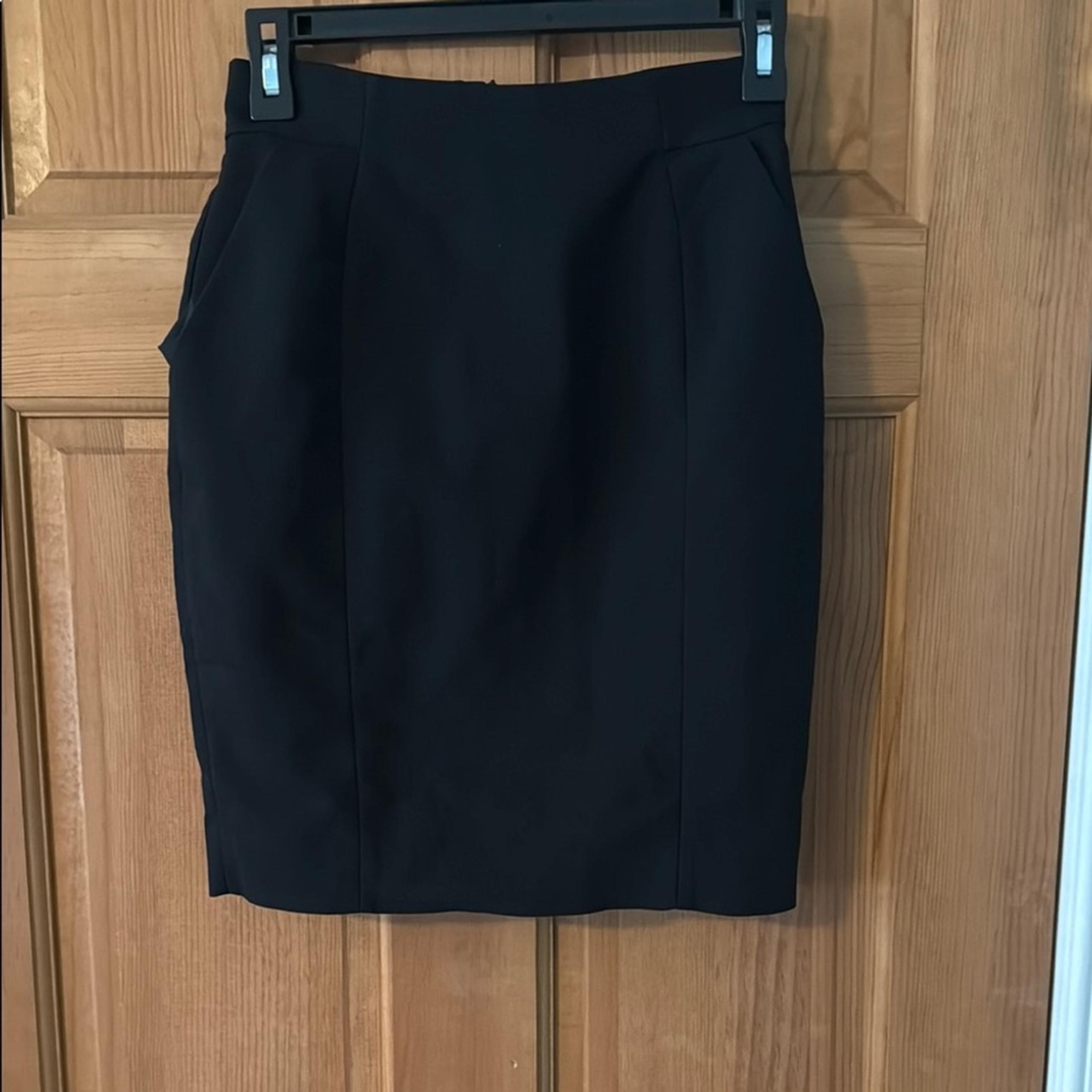 H&M Size 4 Women's Elegant Black Pencil Skirt