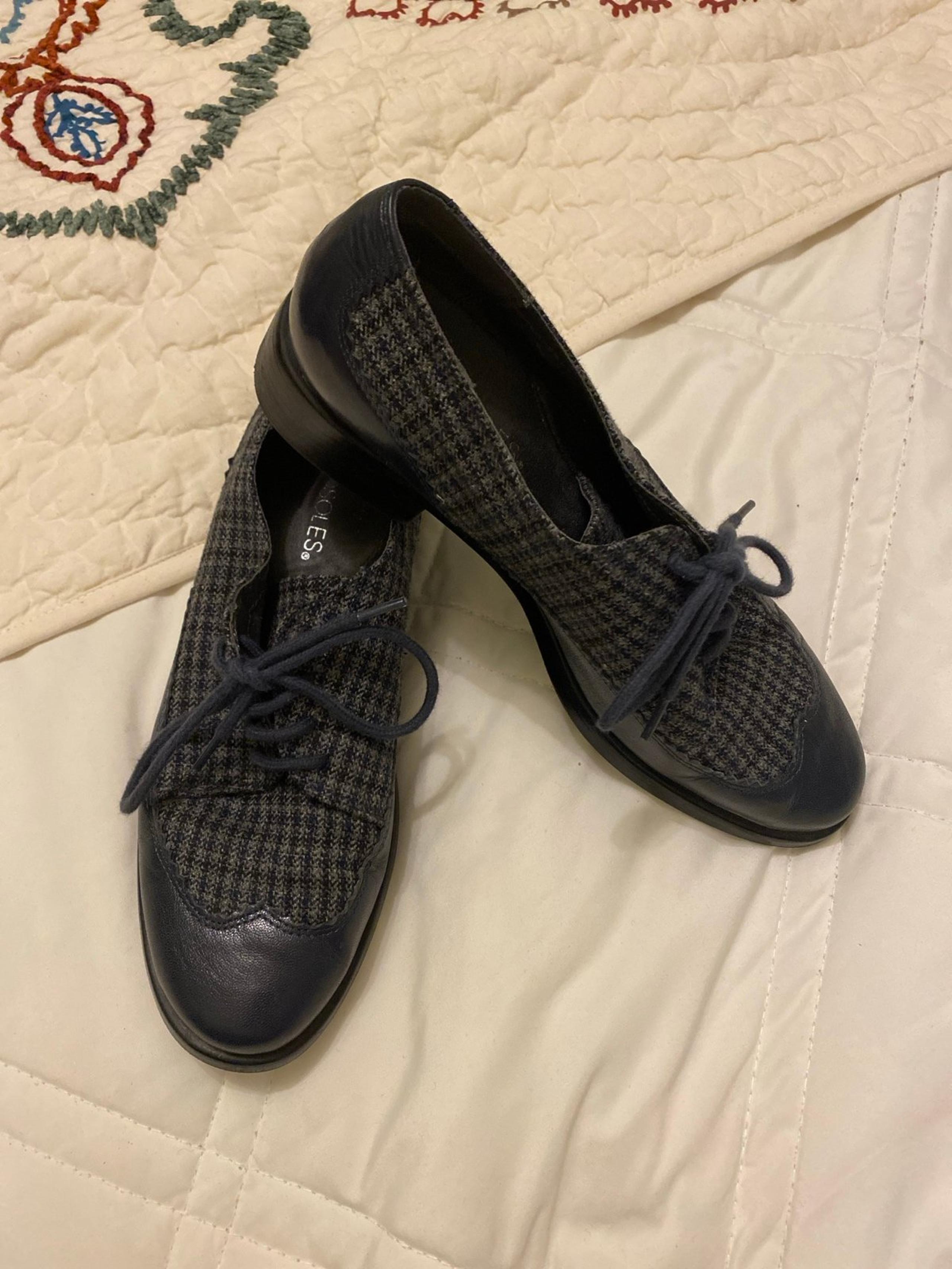 AEROSOLES Womens Wing Tip Oxford Style Shoes 8