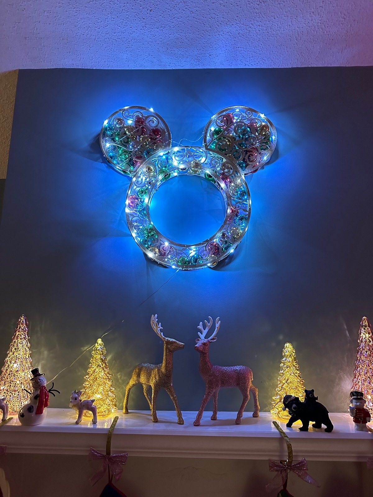 Disney mickey mouse 24 inch christmas wreath filled outlets with ornaments lights up dec