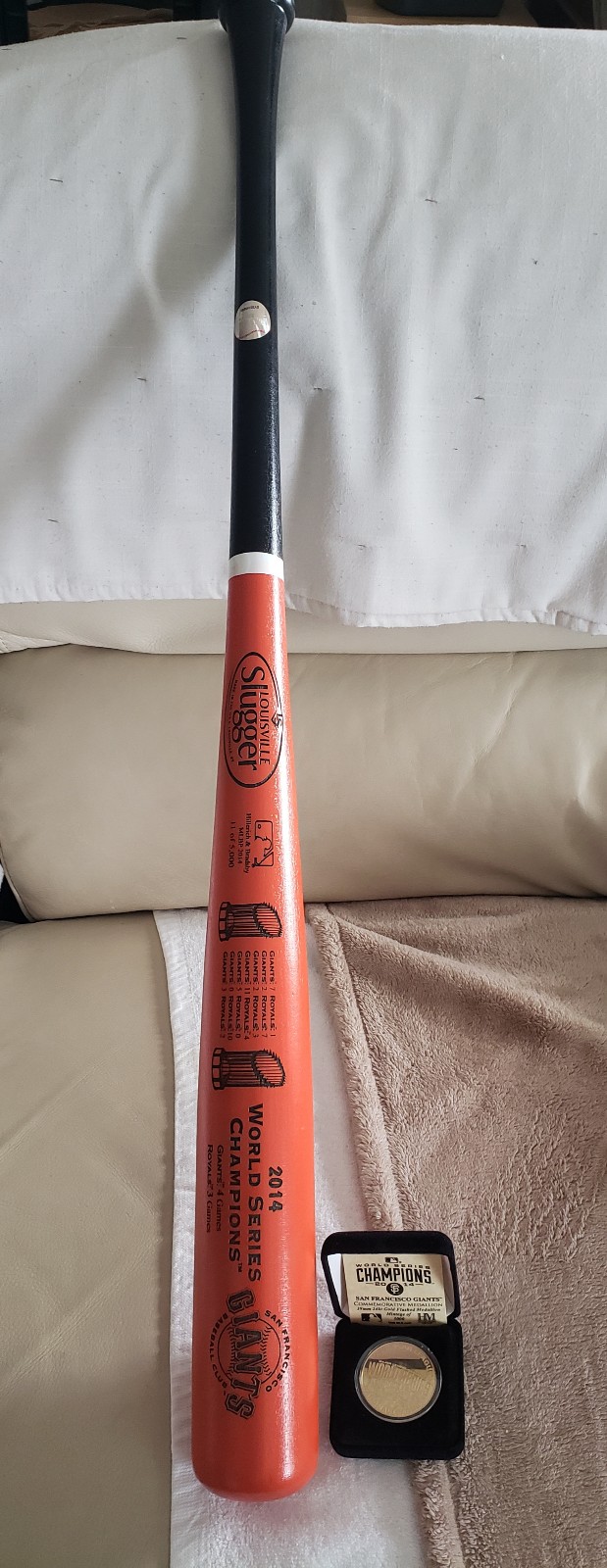 SF Giants 2014 World Series champions bat and medallion